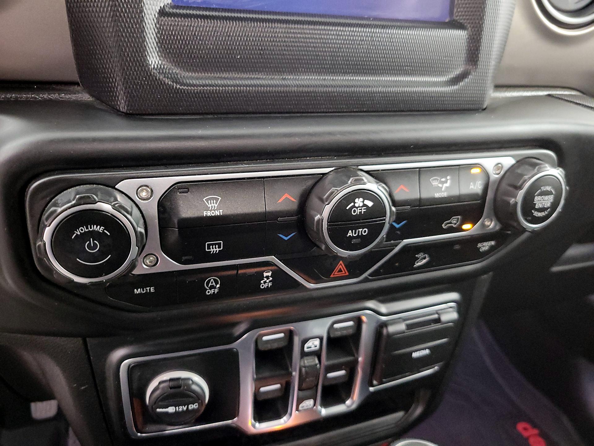 Thumbnail: 2020 Jeep Wrangler - 17