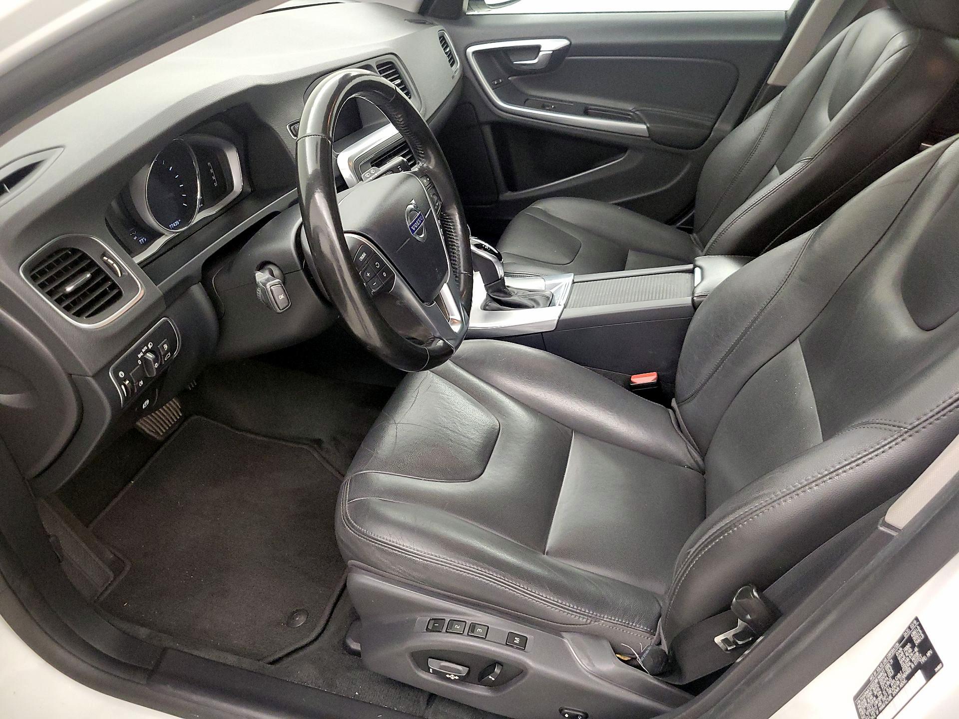 Thumbnail: 2018 Volvo V60 - 11