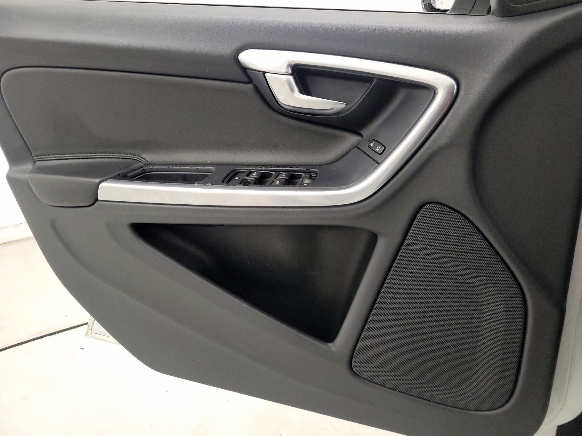 Thumbnail: 2018 Volvo V60 - 12