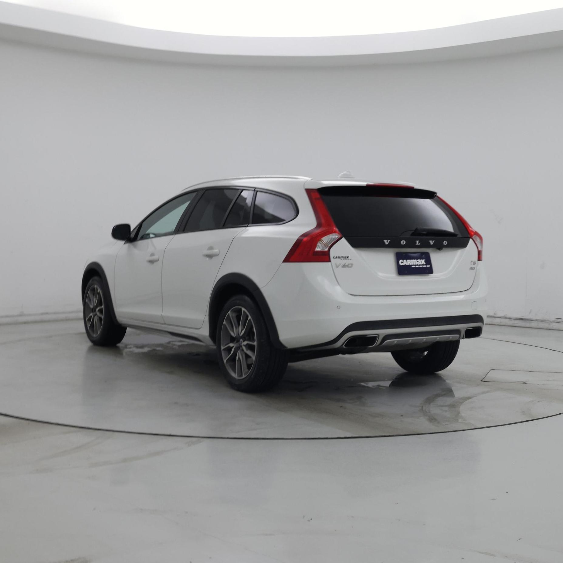 Thumbnail: 2018 Volvo V60 - 2