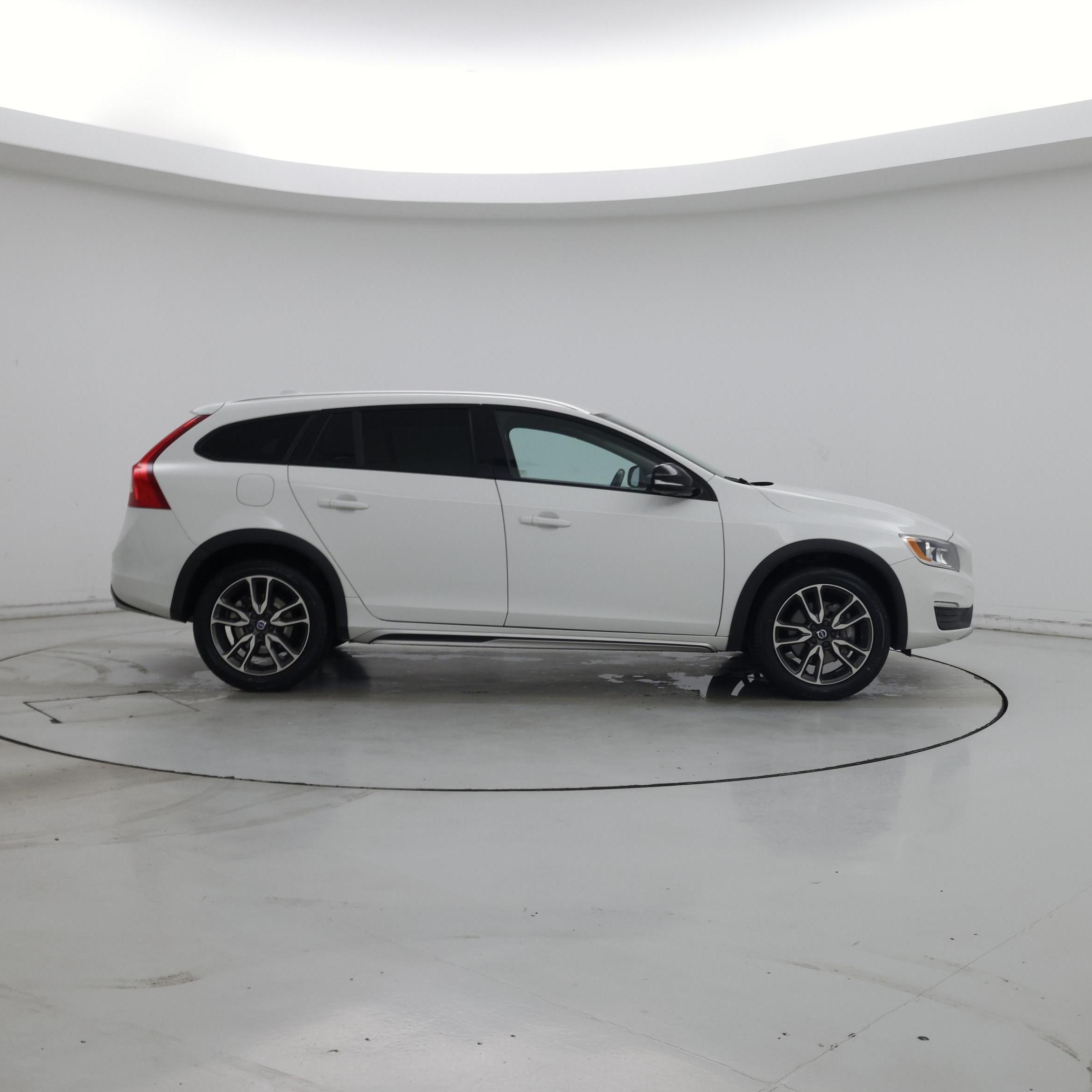 Thumbnail: 2018 Volvo V60 - 7