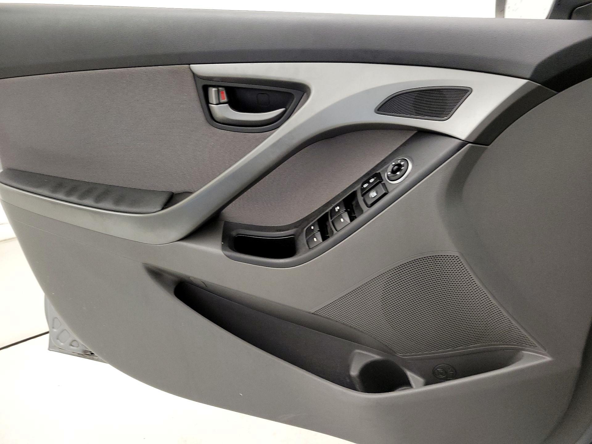 Thumbnail: 2016 Hyundai Elantra - 12