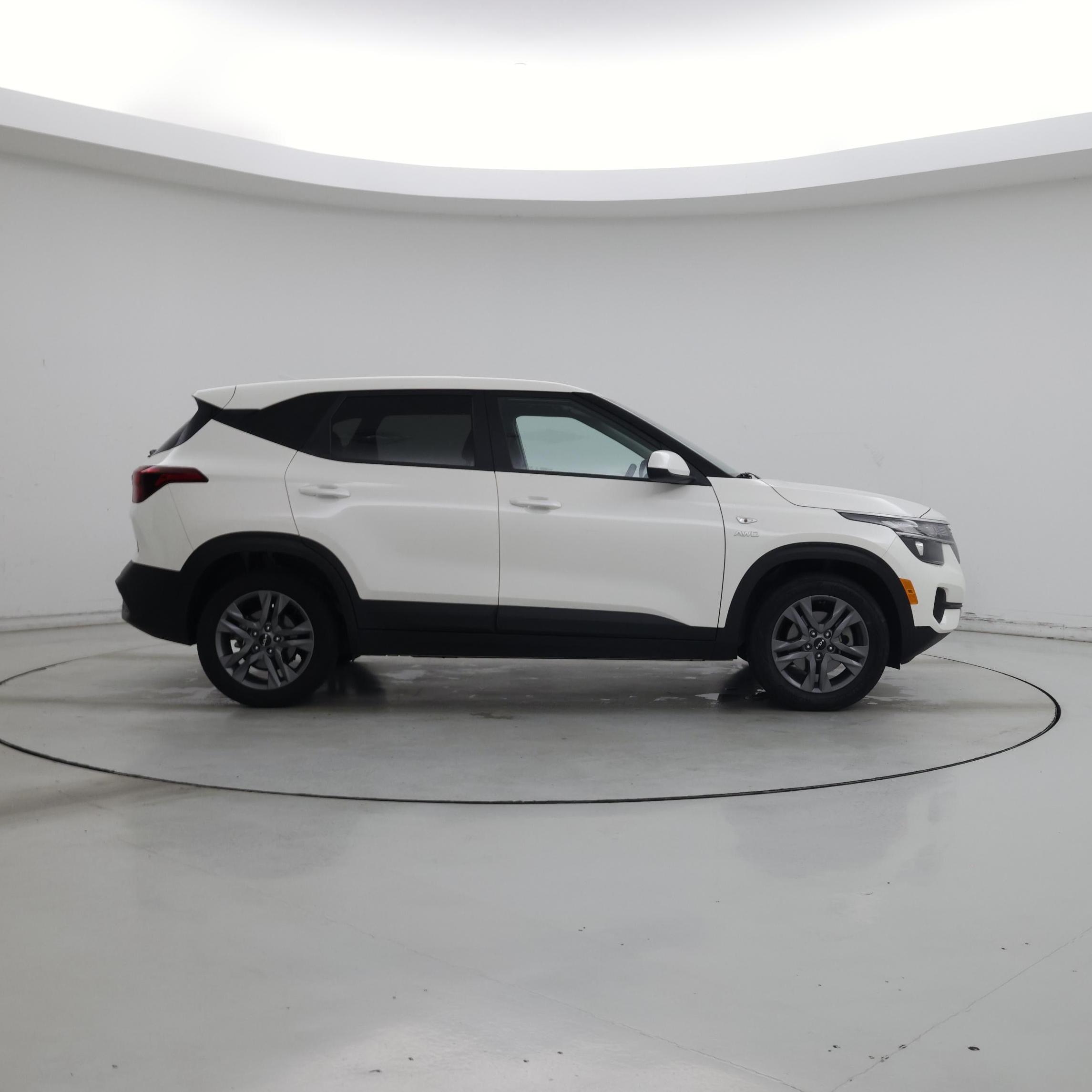 Thumbnail: 2023 Kia Seltos - 7