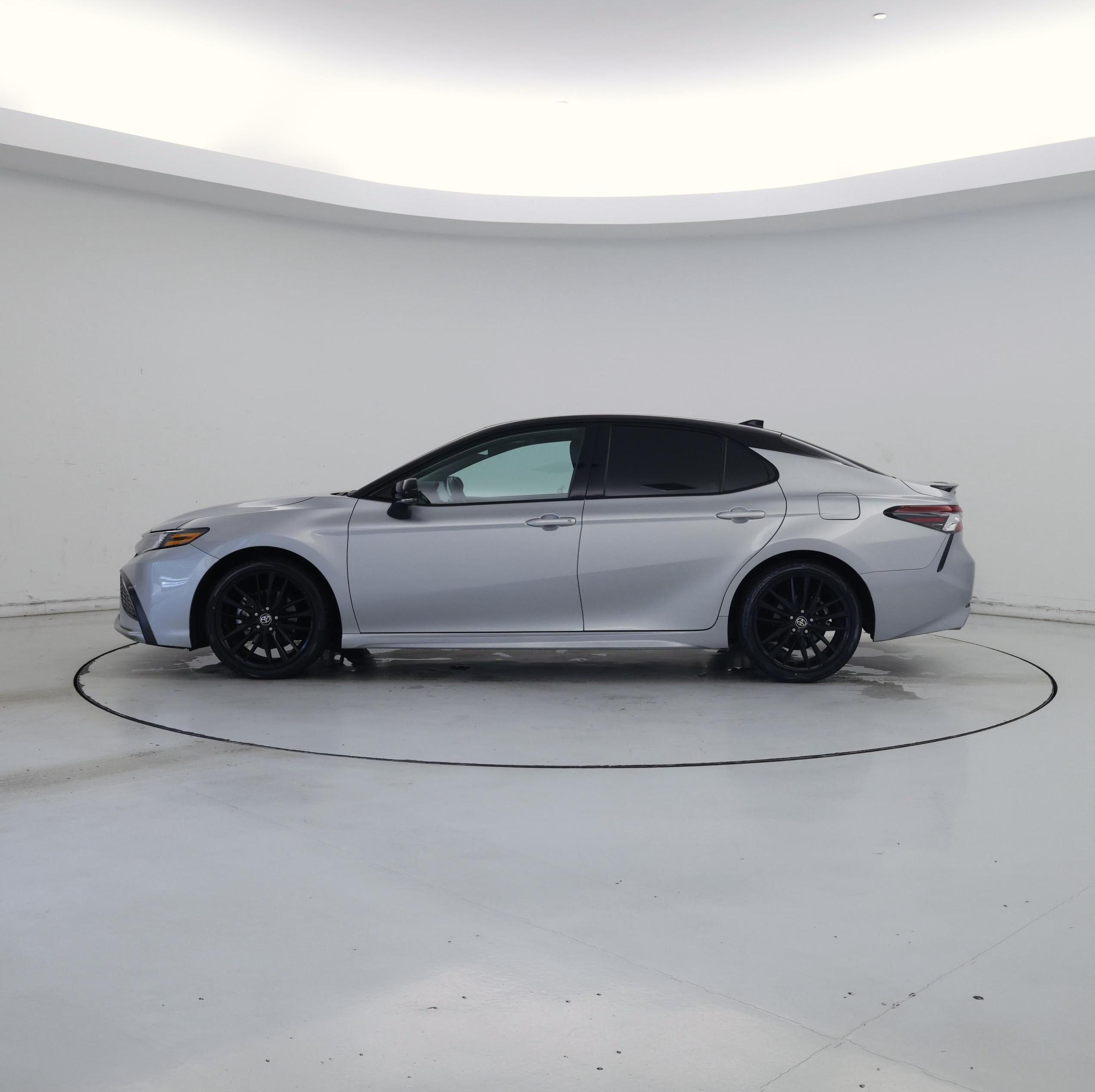 Thumbnail: 2022 Toyota Camry - 3