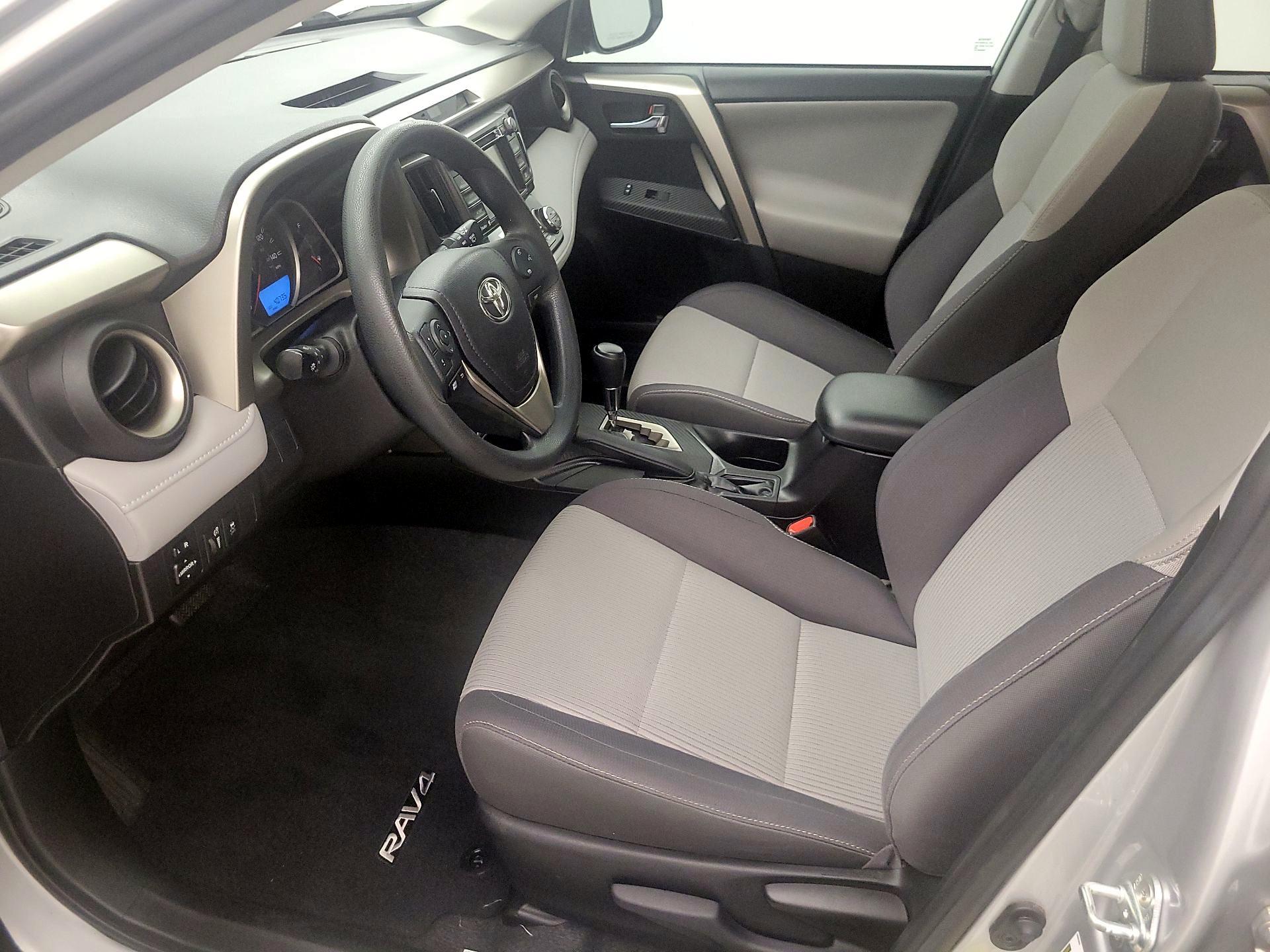 Thumbnail: 2015 Toyota RAV4 - 11