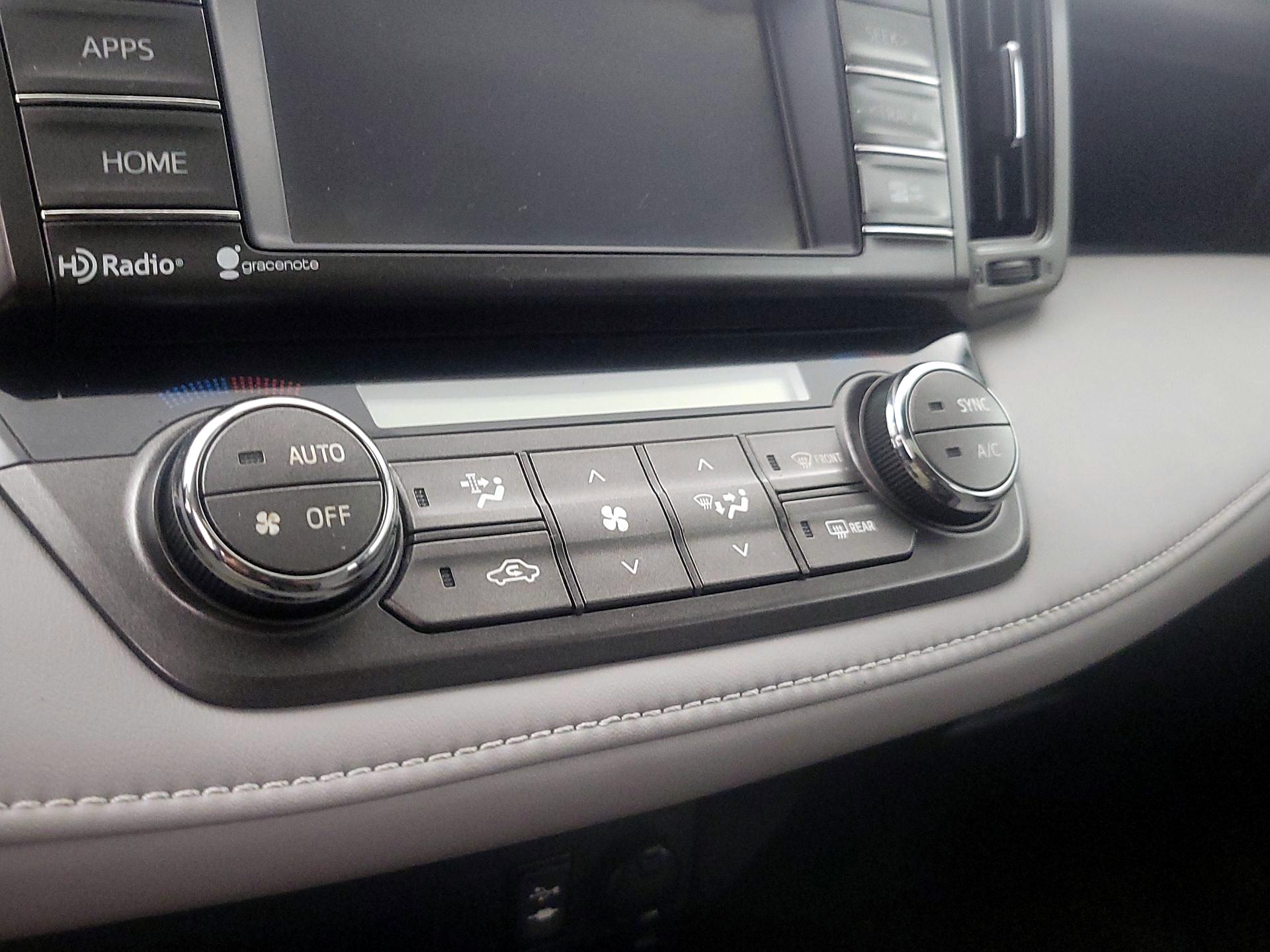 Thumbnail: 2015 Toyota RAV4 - 17