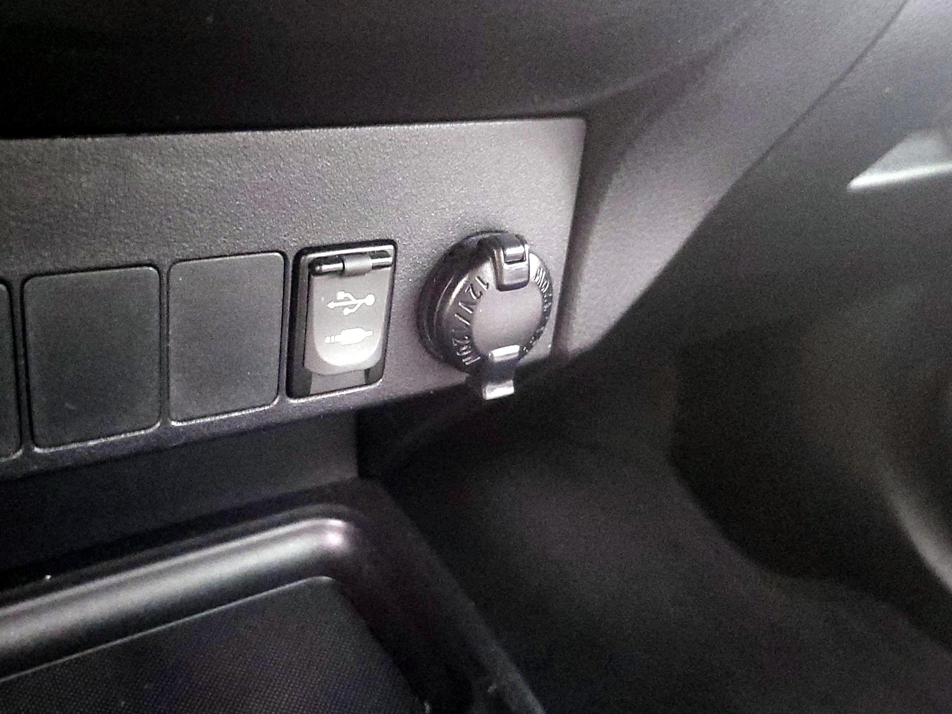 Thumbnail: 2015 Toyota RAV4 - 19
