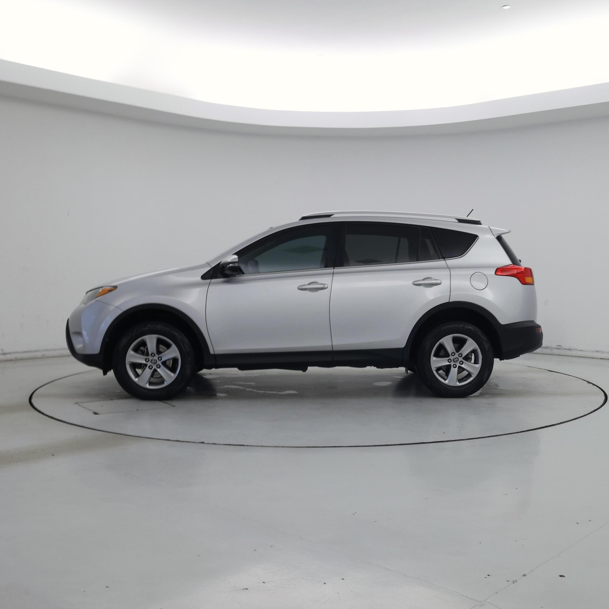 Thumbnail: 2015 Toyota RAV4 - 3