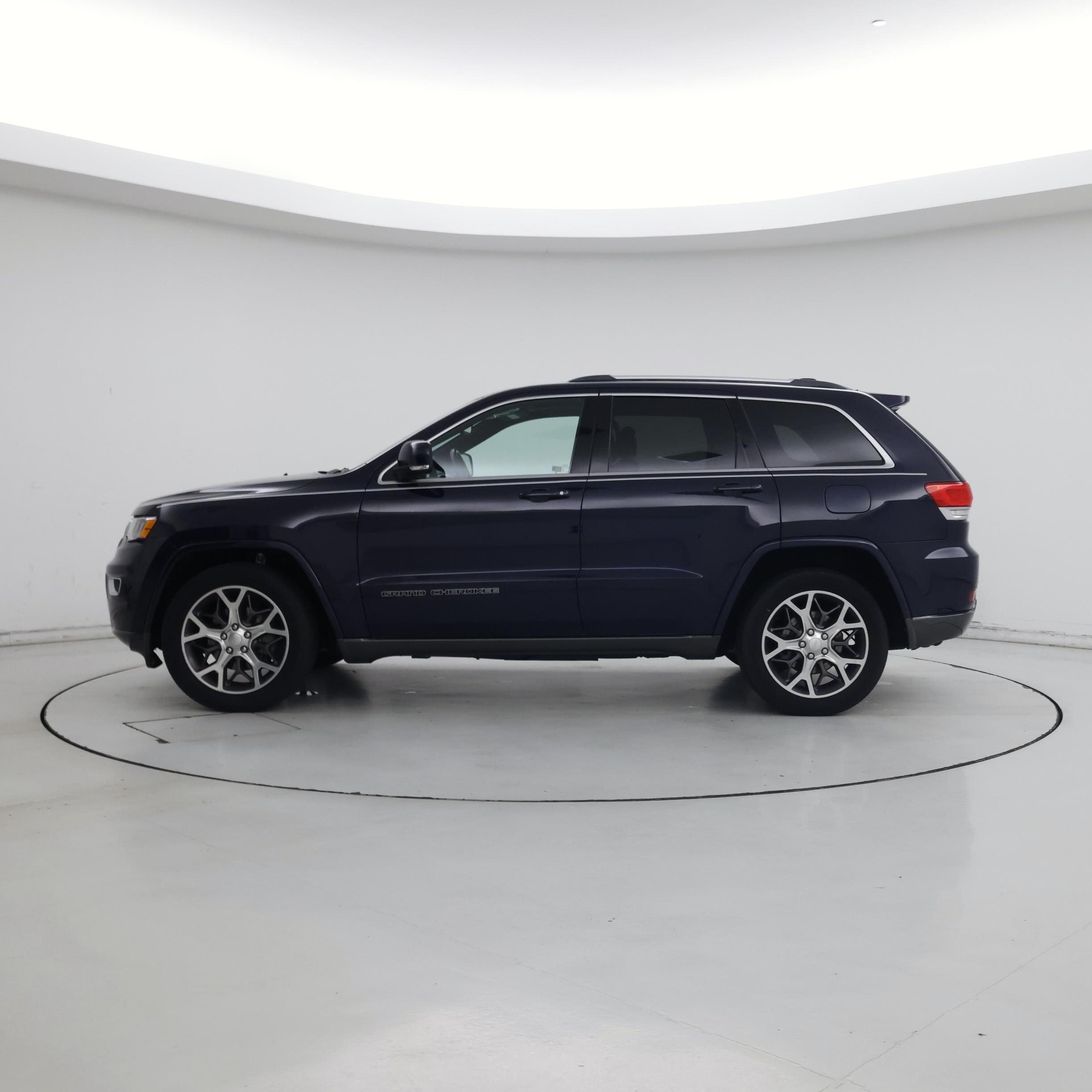 Thumbnail: 2018 Jeep Grand Cherokee - 3