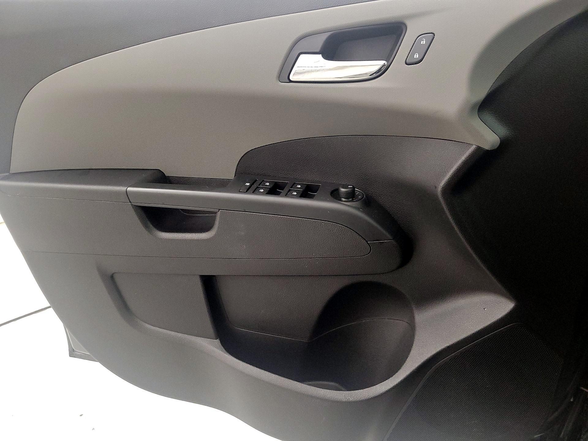 Thumbnail: 2014 Chevrolet Sonic - 12