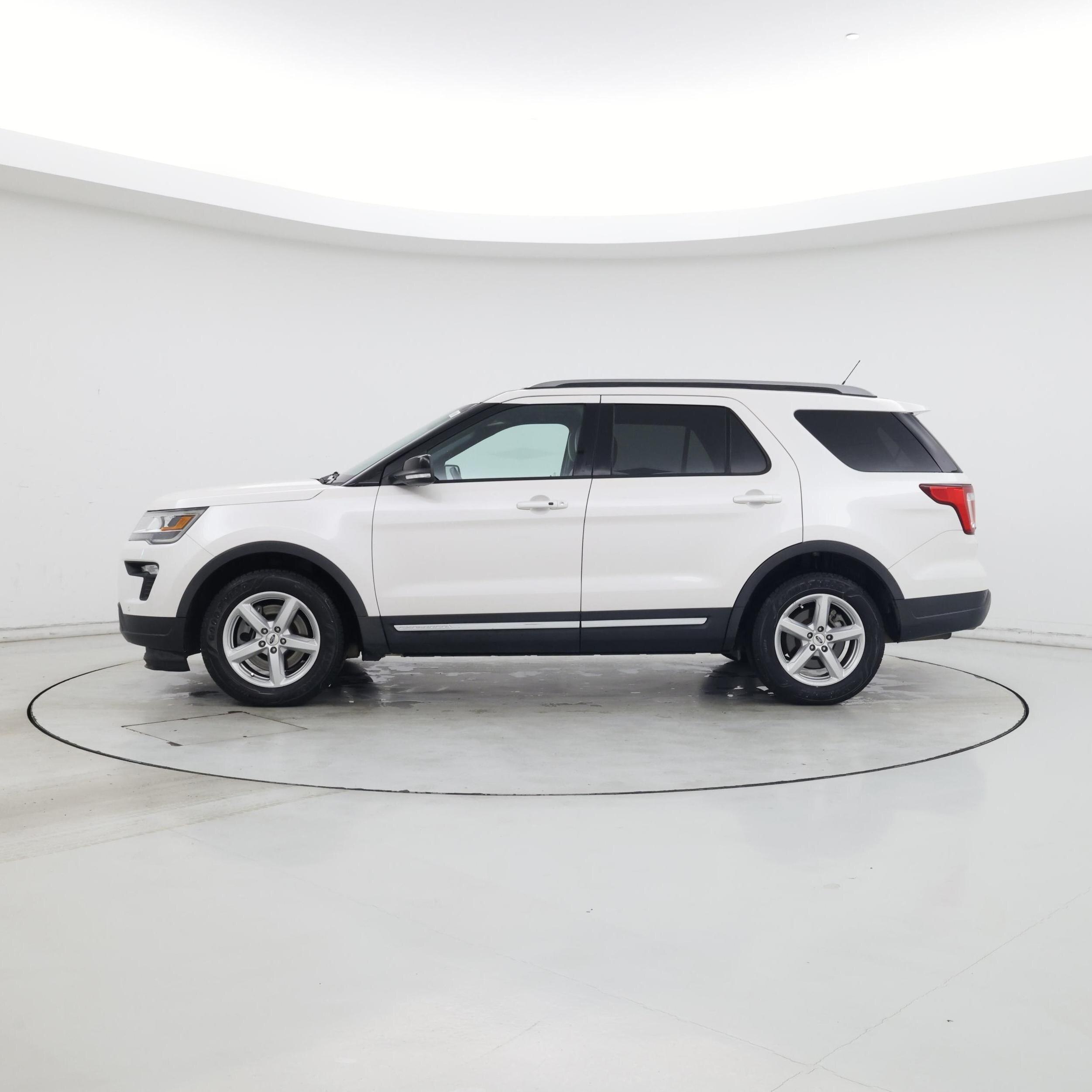 Thumbnail: 2018 Ford Explorer - 3