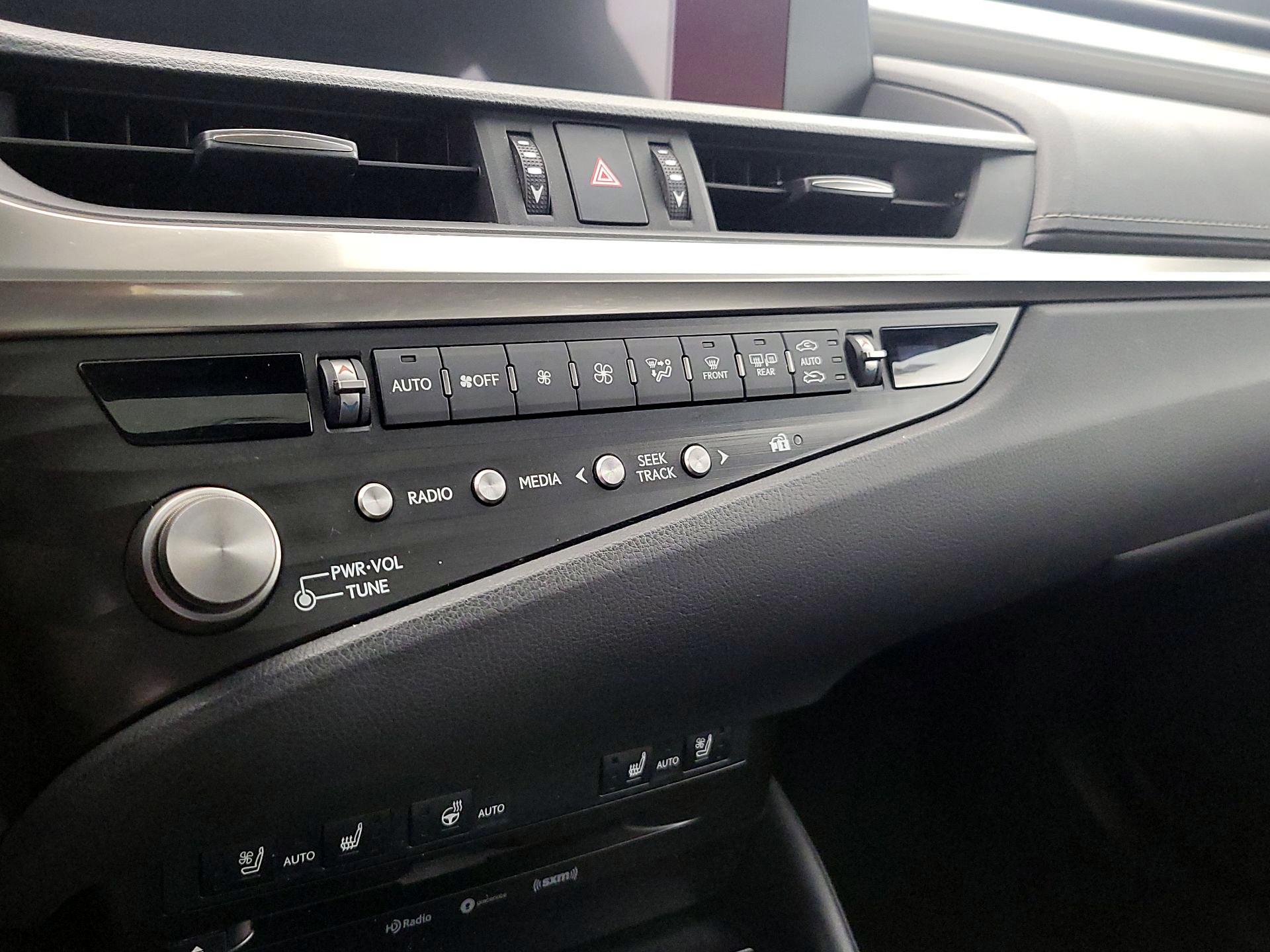 Thumbnail: 2021 Lexus ES - 16