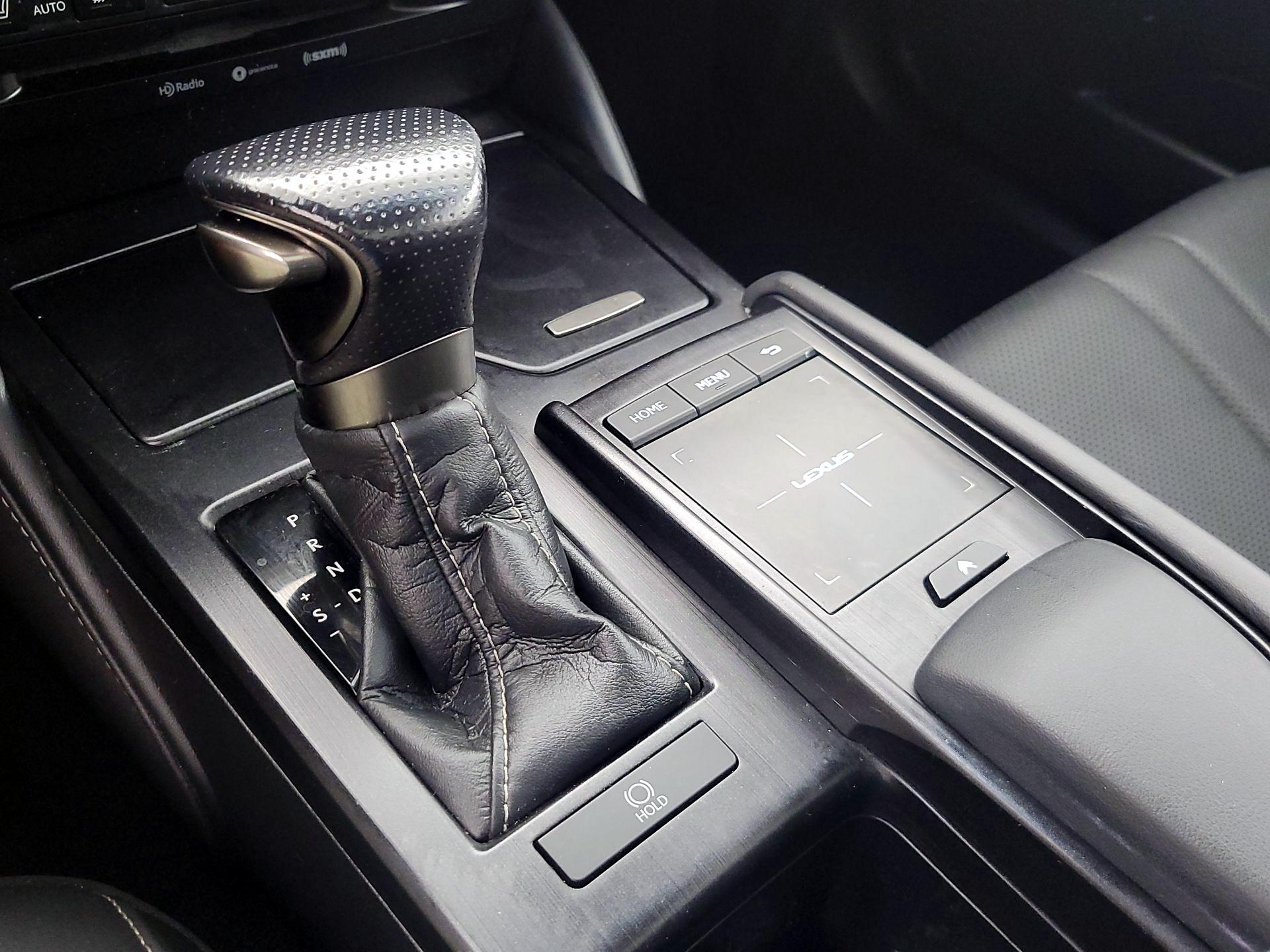 Thumbnail: 2021 Lexus ES - 17