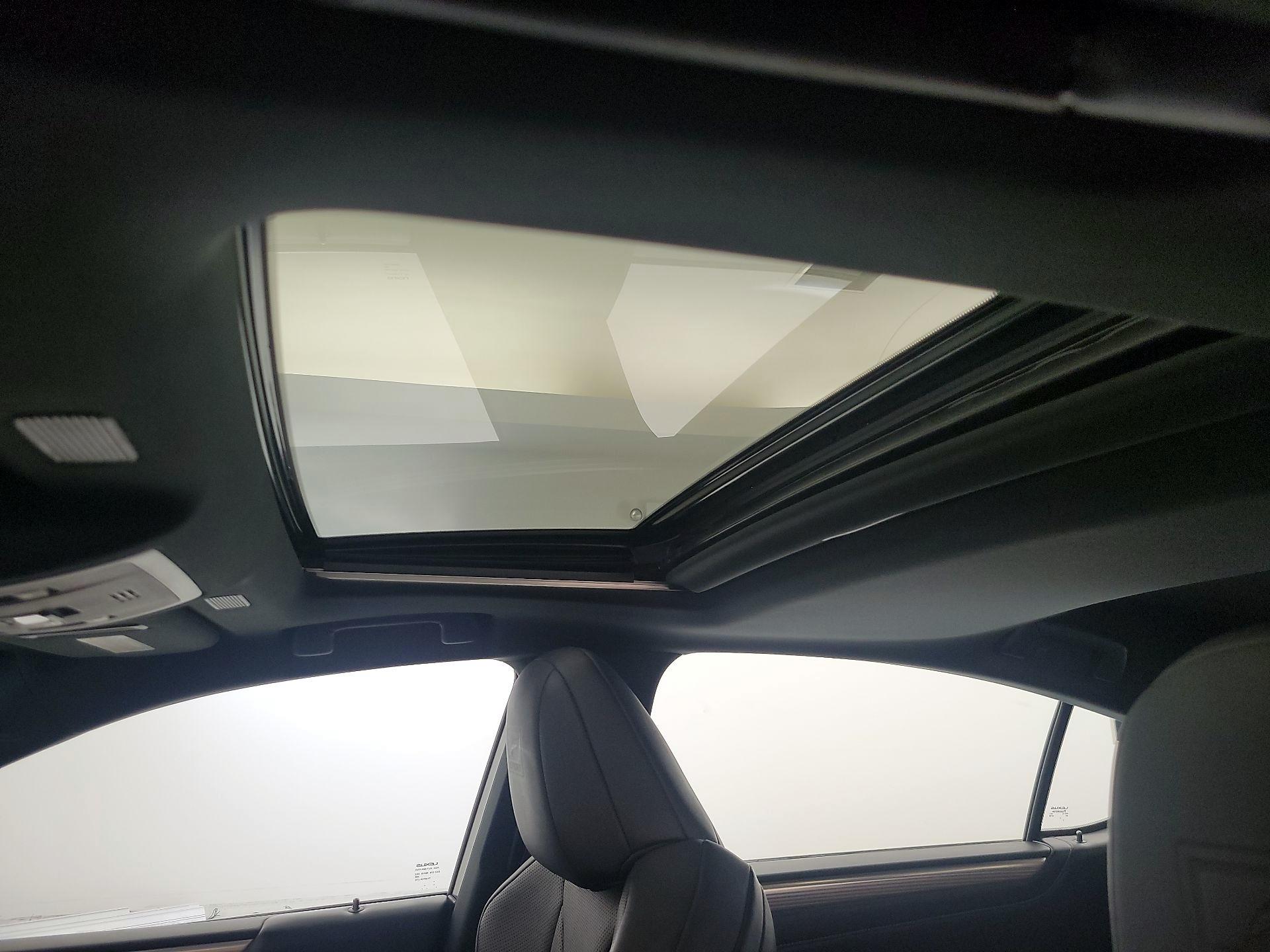 Thumbnail: 2021 Lexus ES - 19