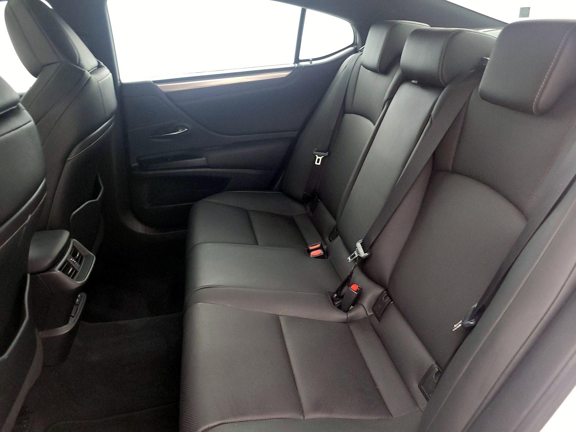 Thumbnail: 2021 Lexus ES - 20
