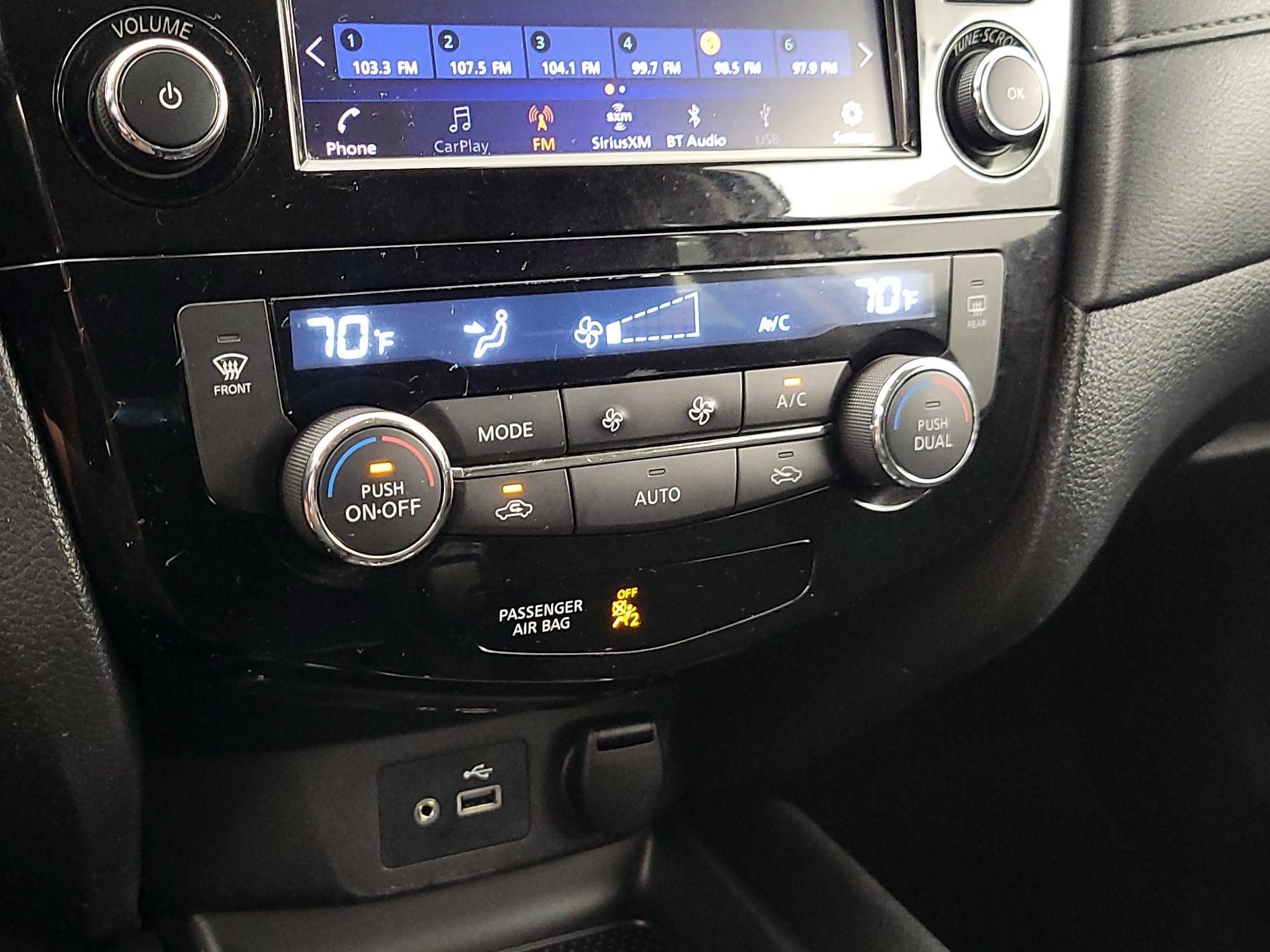 Thumbnail: 2019 Nissan Rogue - 16