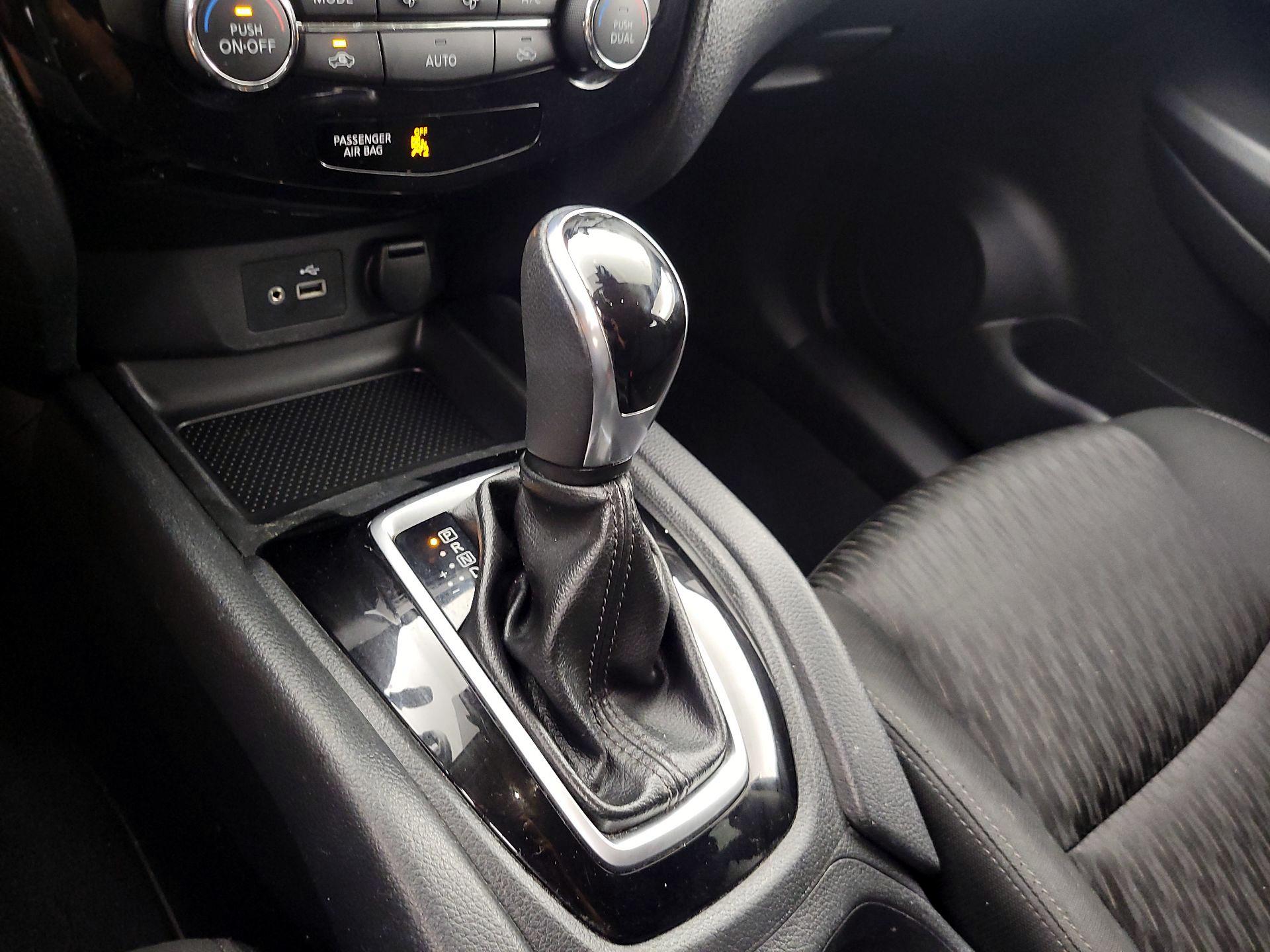 Thumbnail: 2019 Nissan Rogue - 17