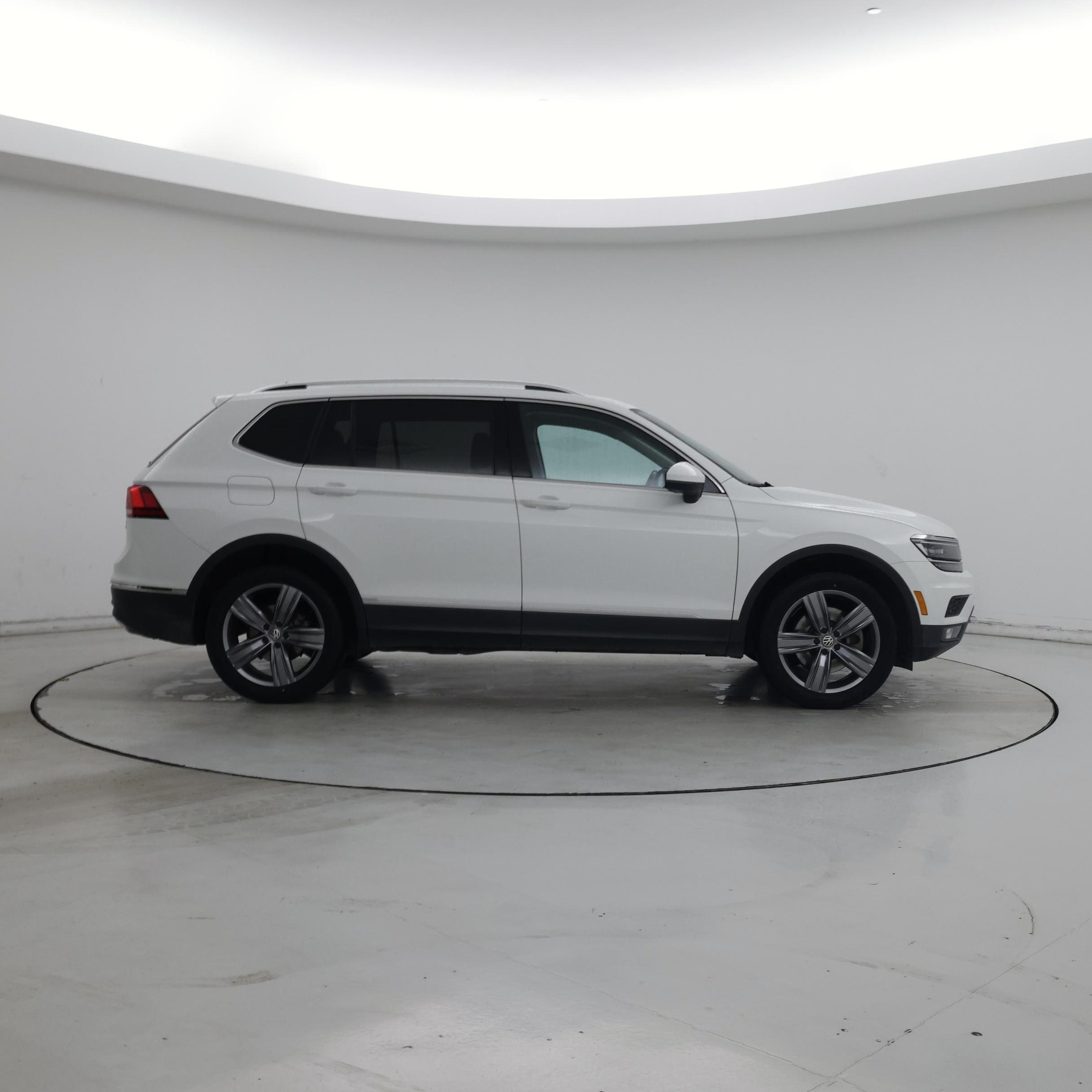 Thumbnail: 2018 Volkswagen Tiguan - 7