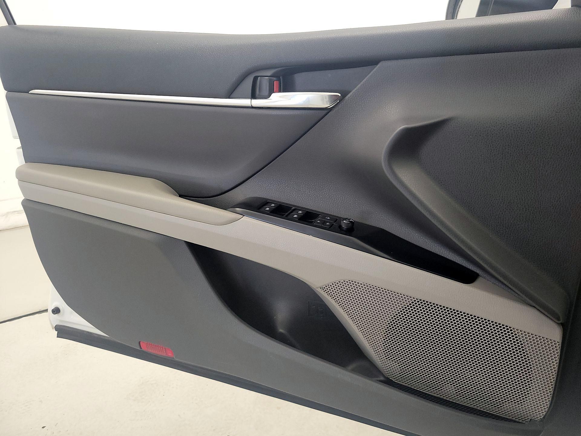 Thumbnail: 2020 Toyota Camry - 12