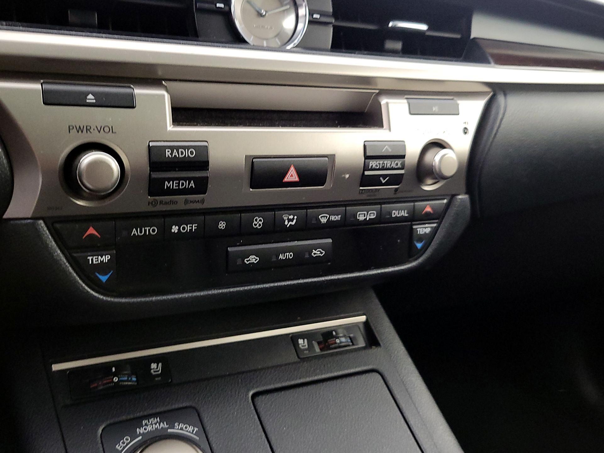 Thumbnail: 2014 Lexus ES - 17