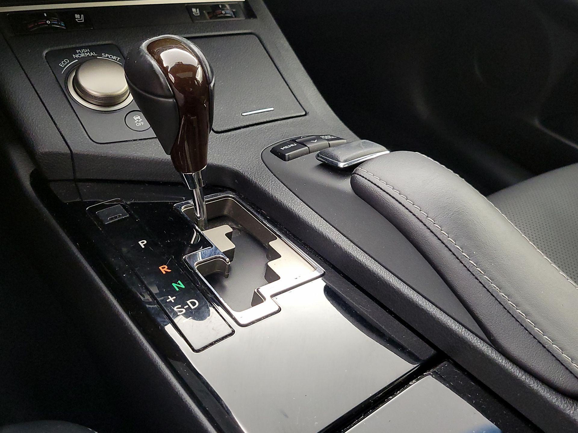 Thumbnail: 2014 Lexus ES - 18