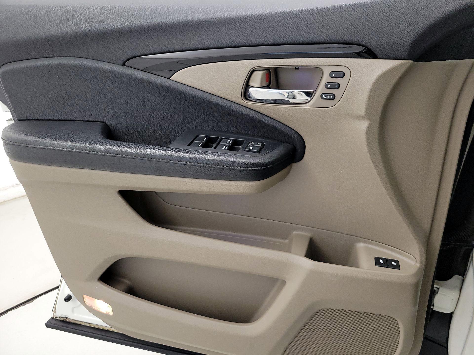 Thumbnail: 2016 Honda Pilot - 12
