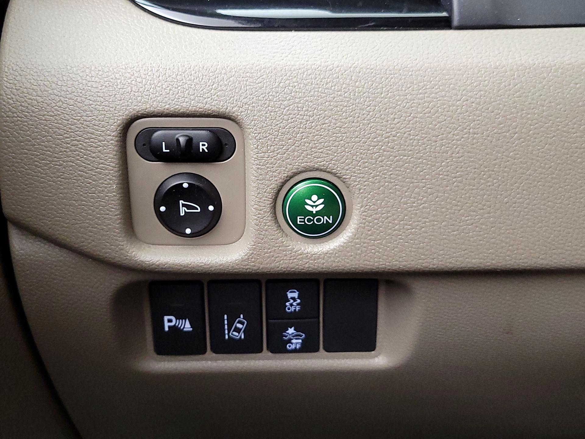 Thumbnail: 2016 Honda Pilot - 13