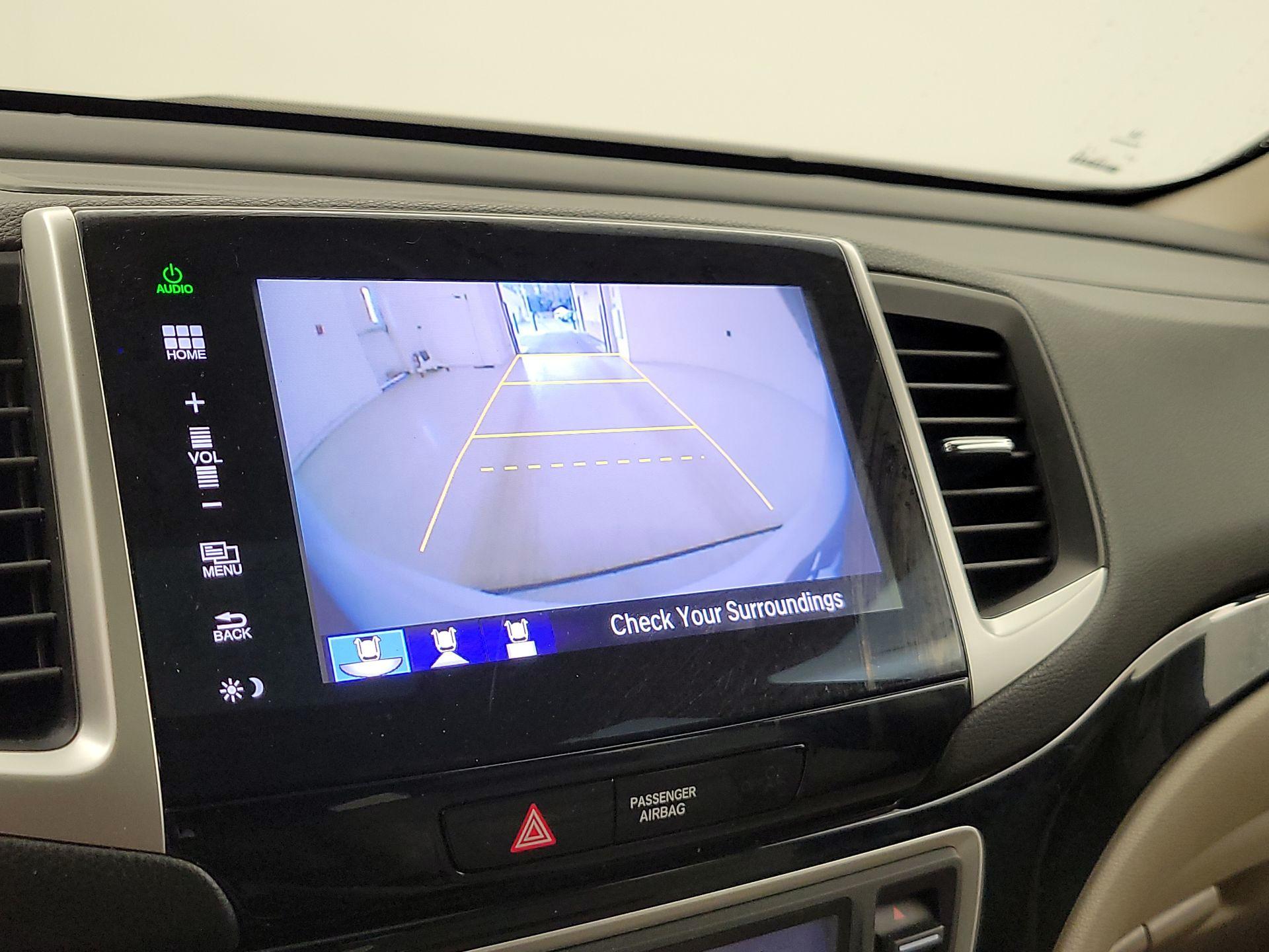 Thumbnail: 2016 Honda Pilot - 15