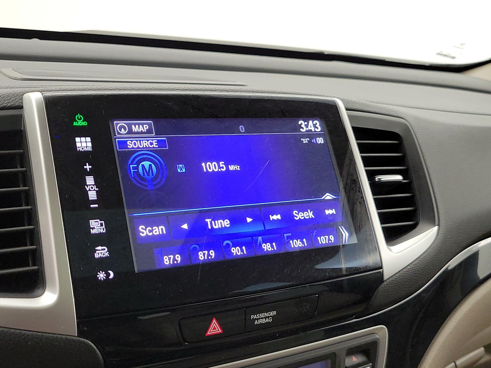 Thumbnail: 2016 Honda Pilot - 16