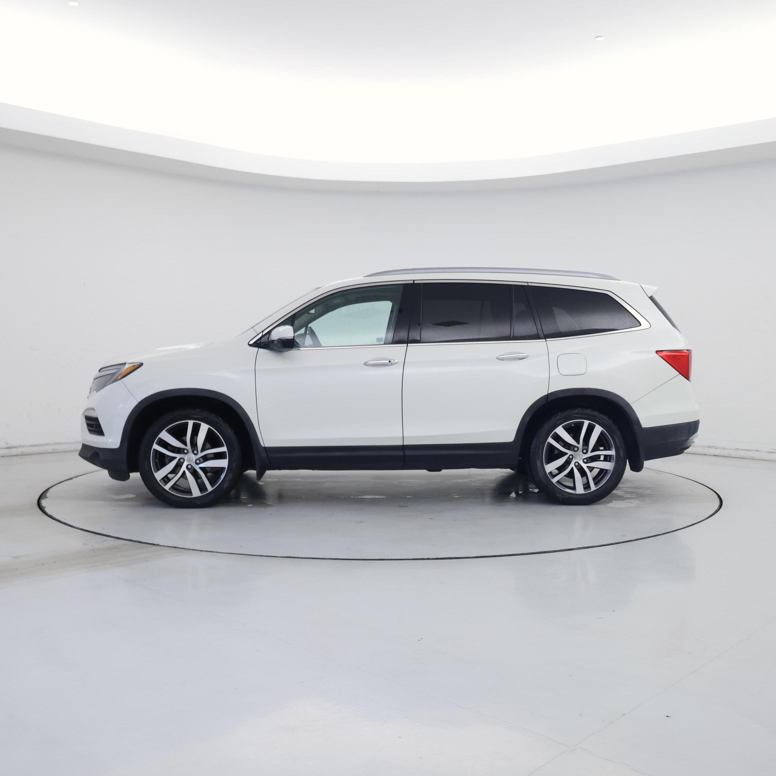 Thumbnail: 2016 Honda Pilot - 3