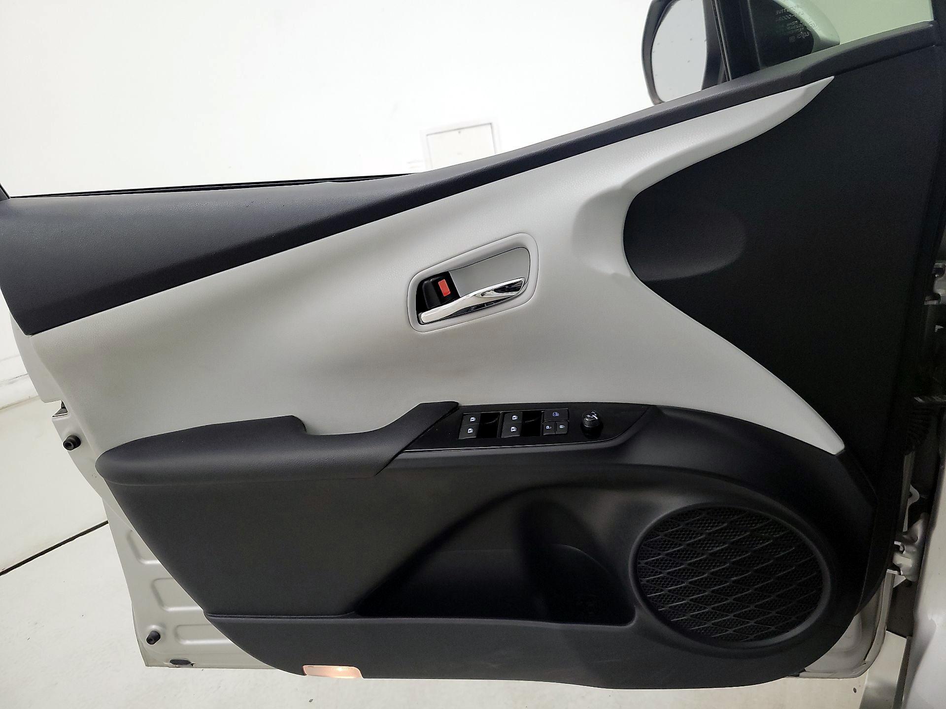 Thumbnail: 2016 Toyota Prius - 12