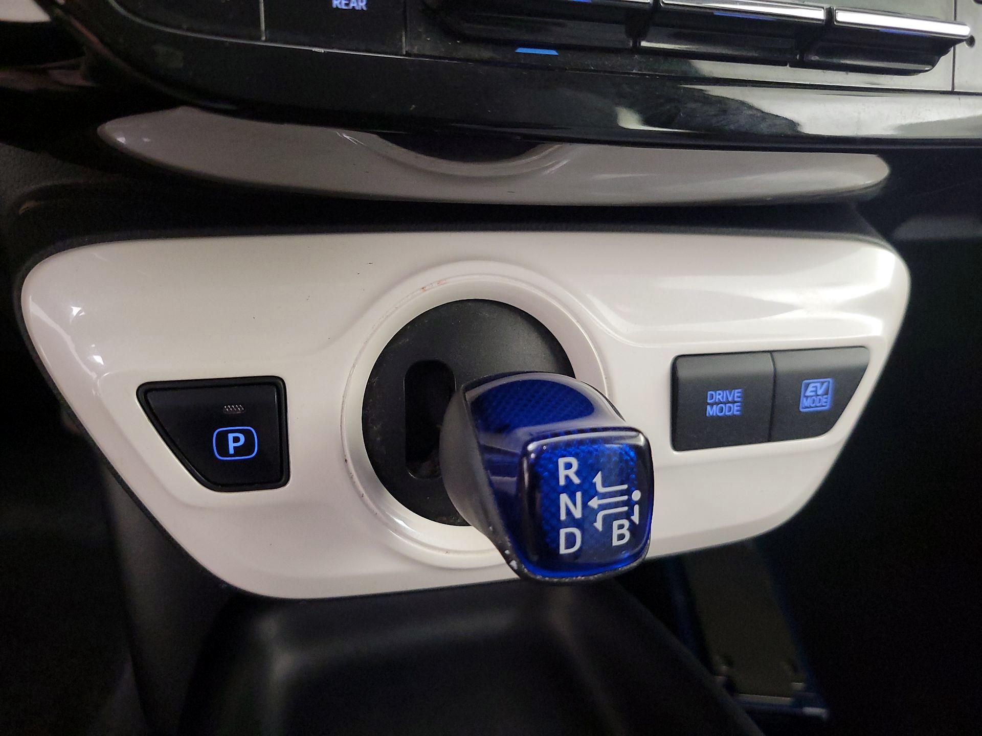 Thumbnail: 2016 Toyota Prius - 17