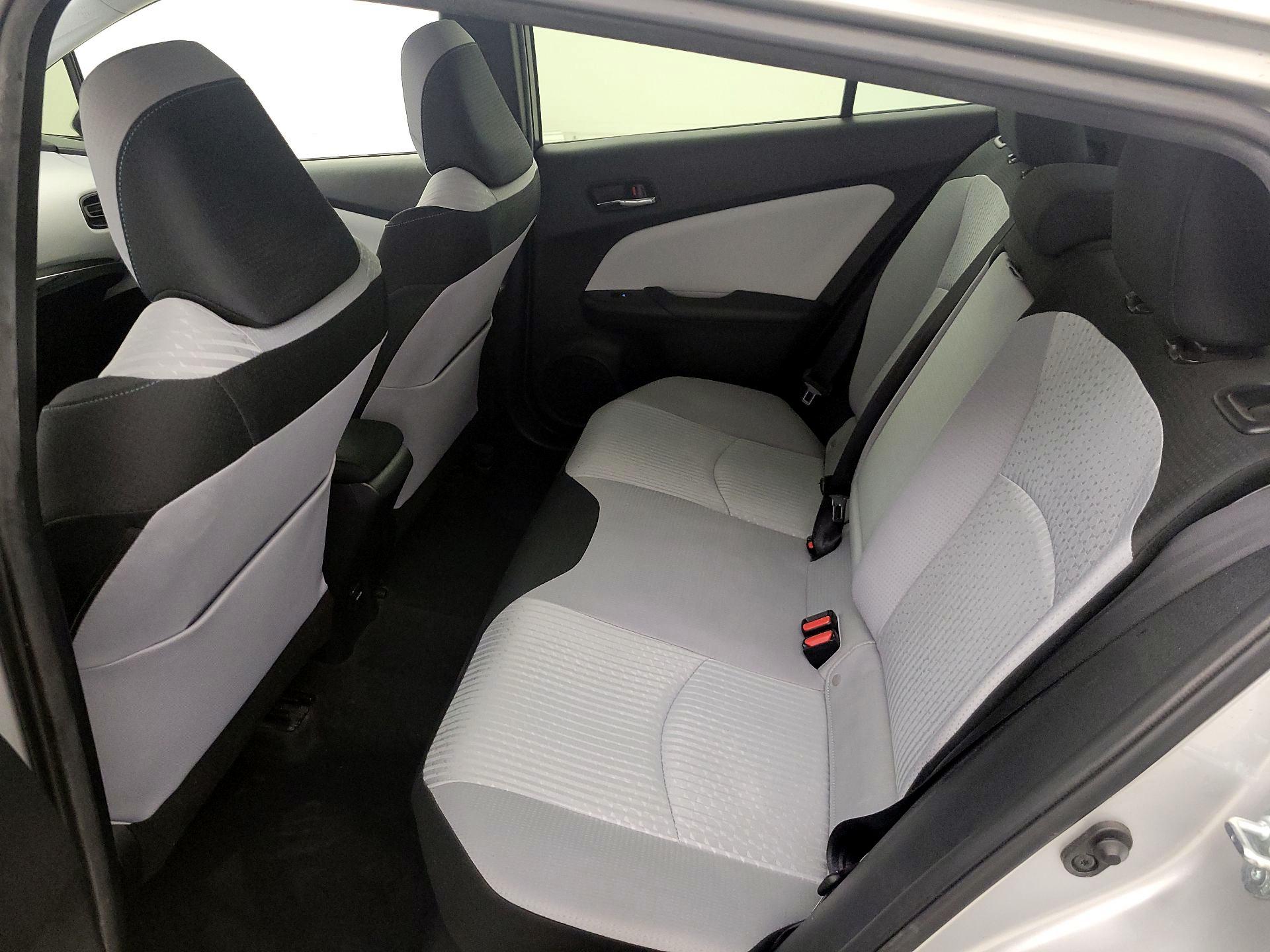 Thumbnail: 2016 Toyota Prius - 18