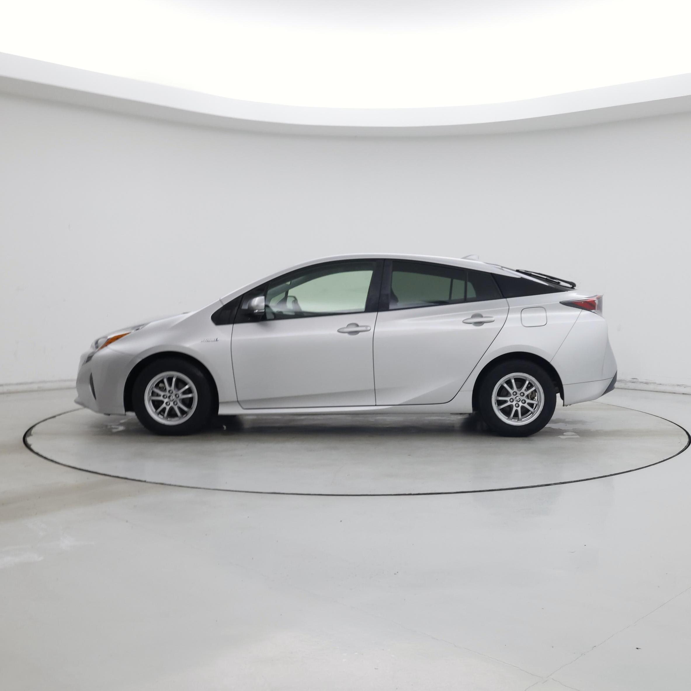 Thumbnail: 2016 Toyota Prius - 3