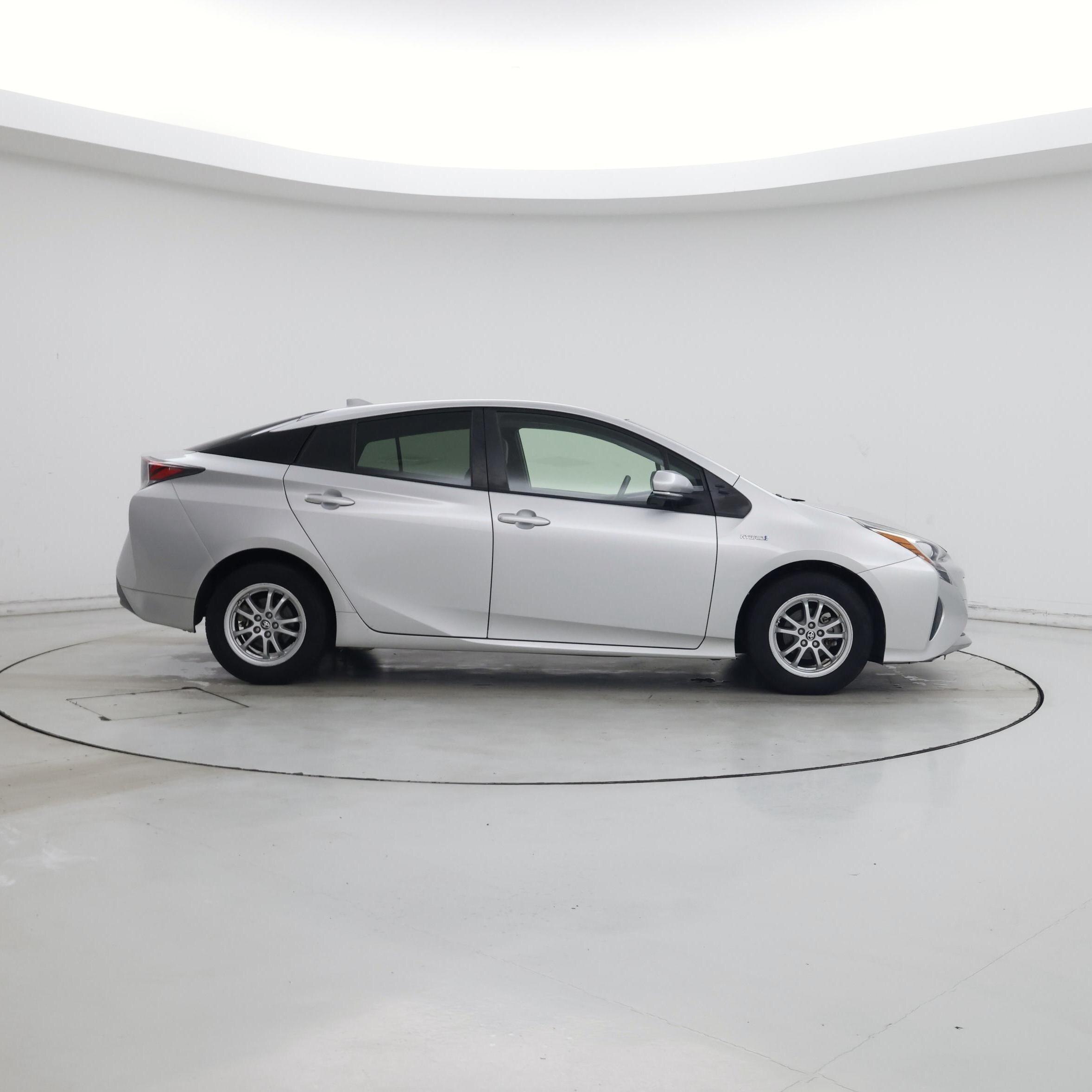 Thumbnail: 2016 Toyota Prius - 7