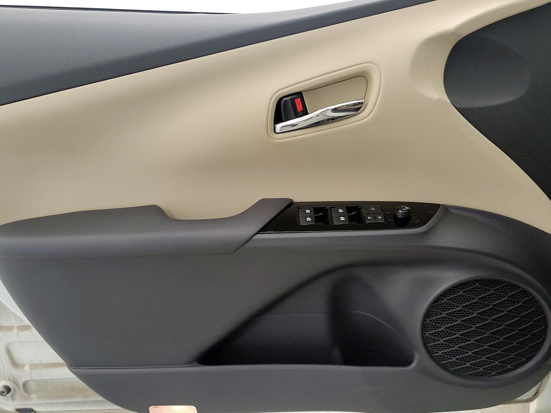 Thumbnail: 2016 Toyota Prius - 12