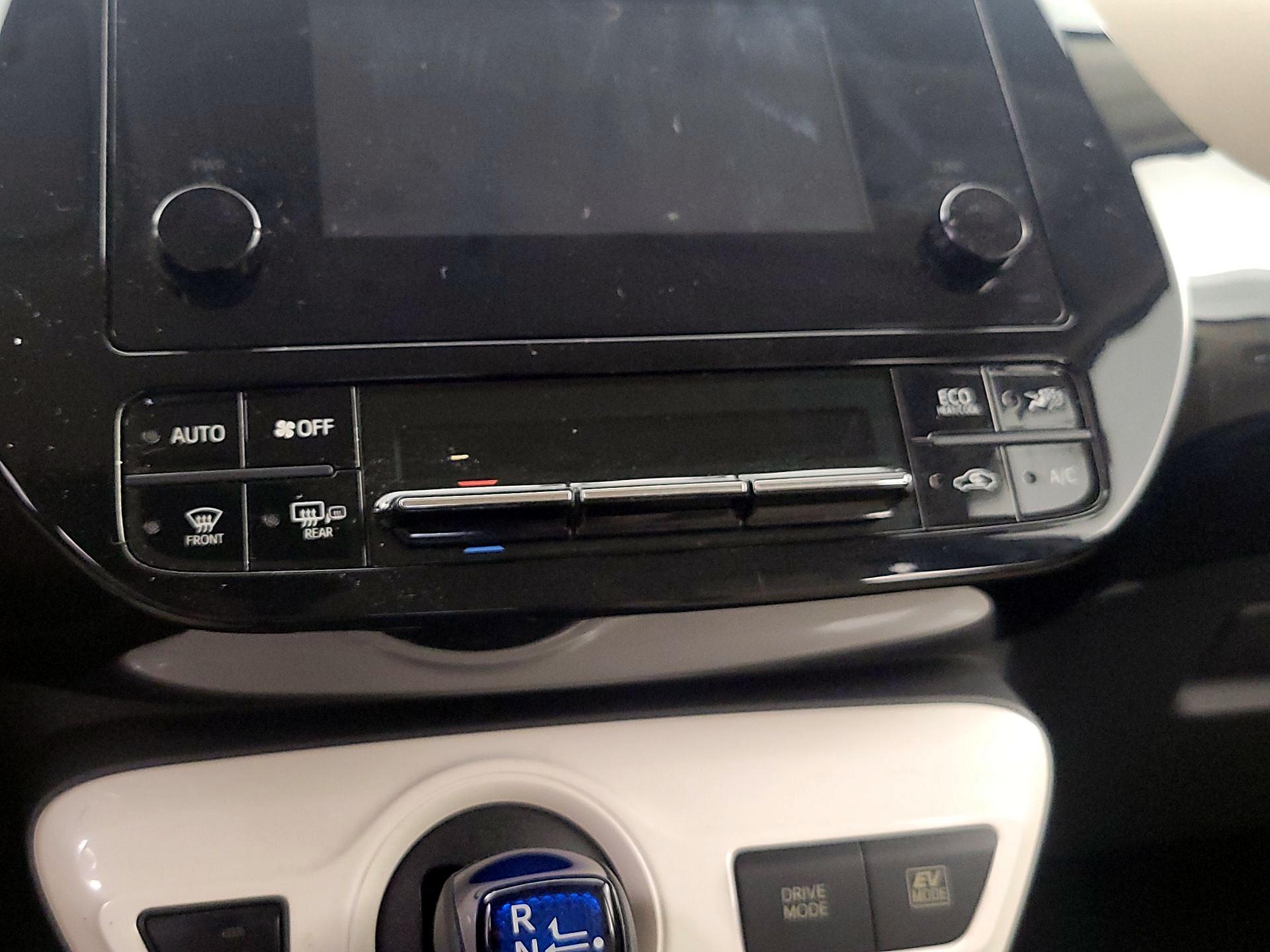 Thumbnail: 2016 Toyota Prius - 16
