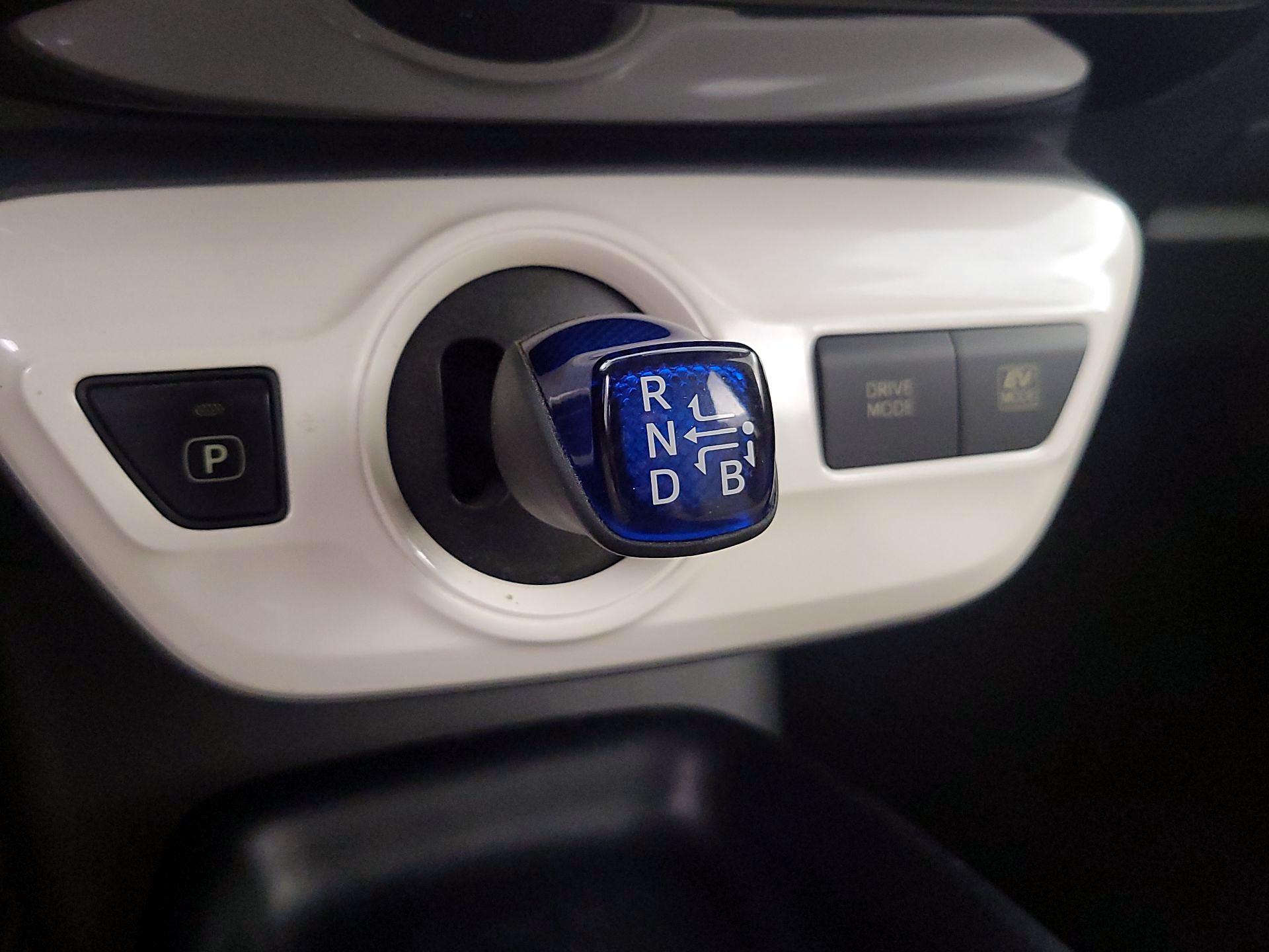Thumbnail: 2016 Toyota Prius - 17