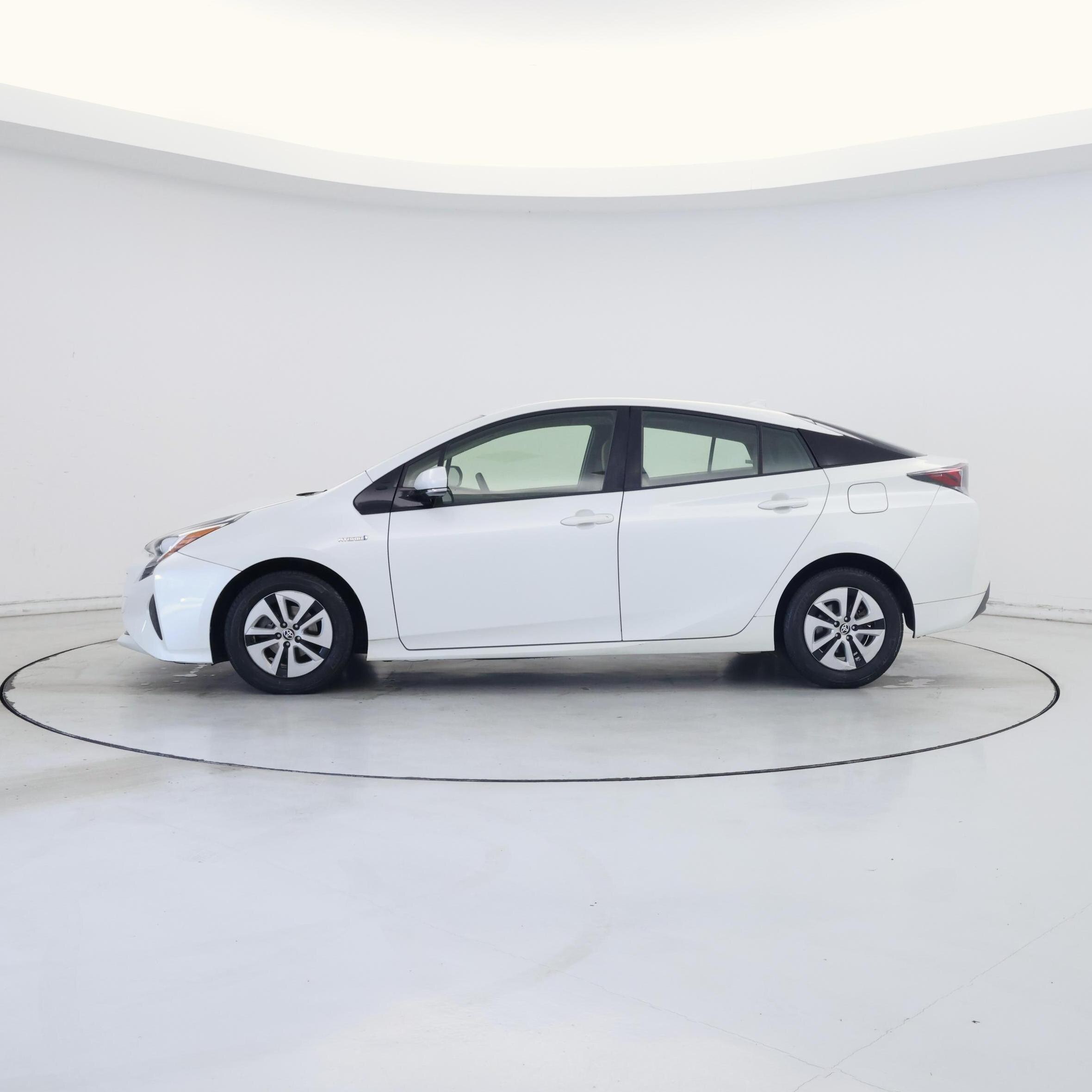 Thumbnail: 2016 Toyota Prius - 3