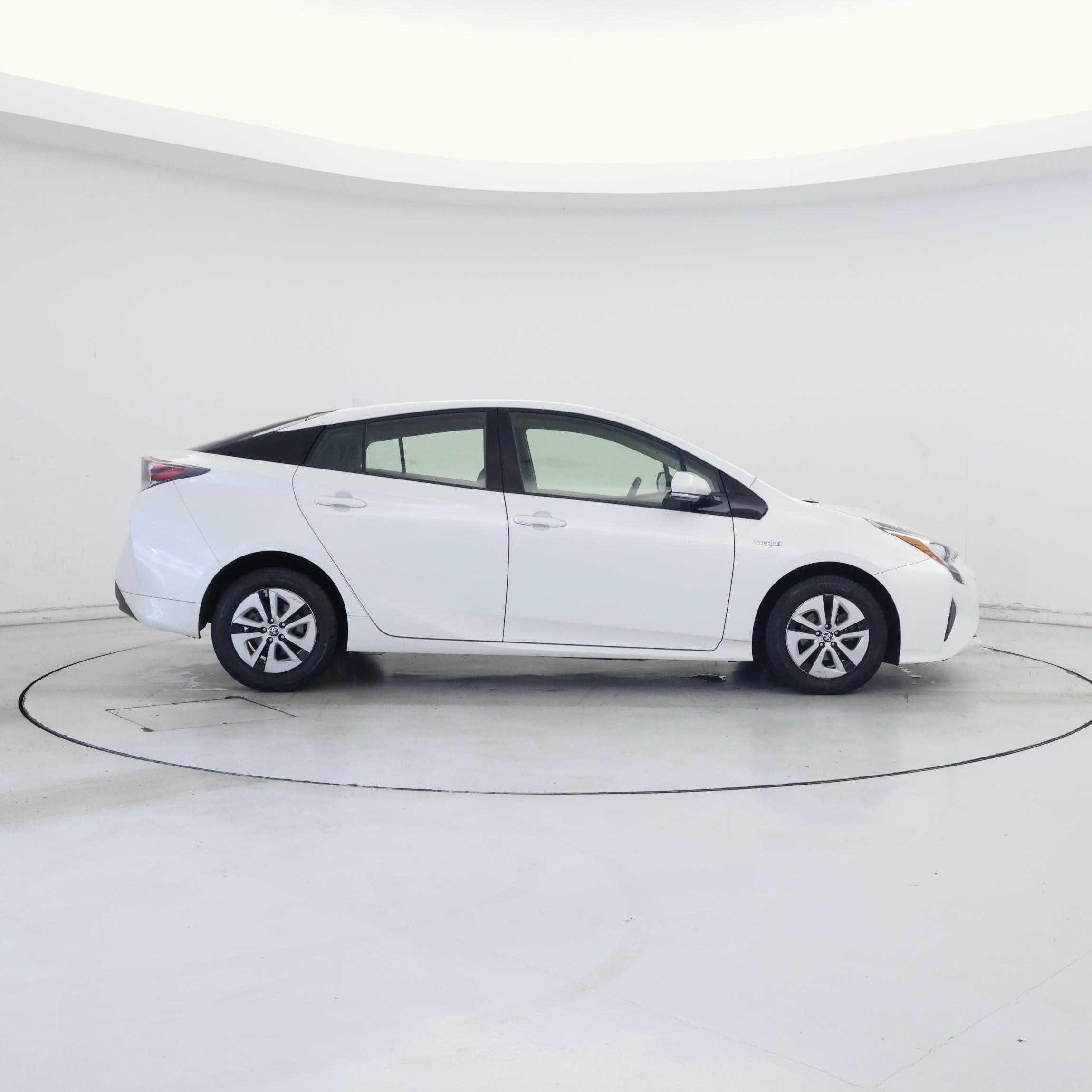 Thumbnail: 2016 Toyota Prius - 7