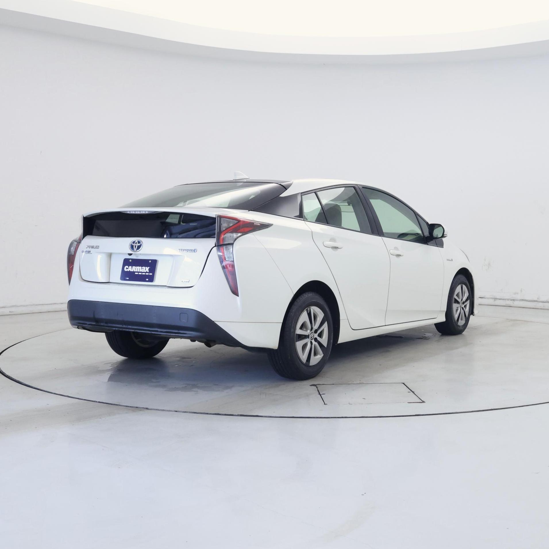 Thumbnail: 2016 Toyota Prius - 8