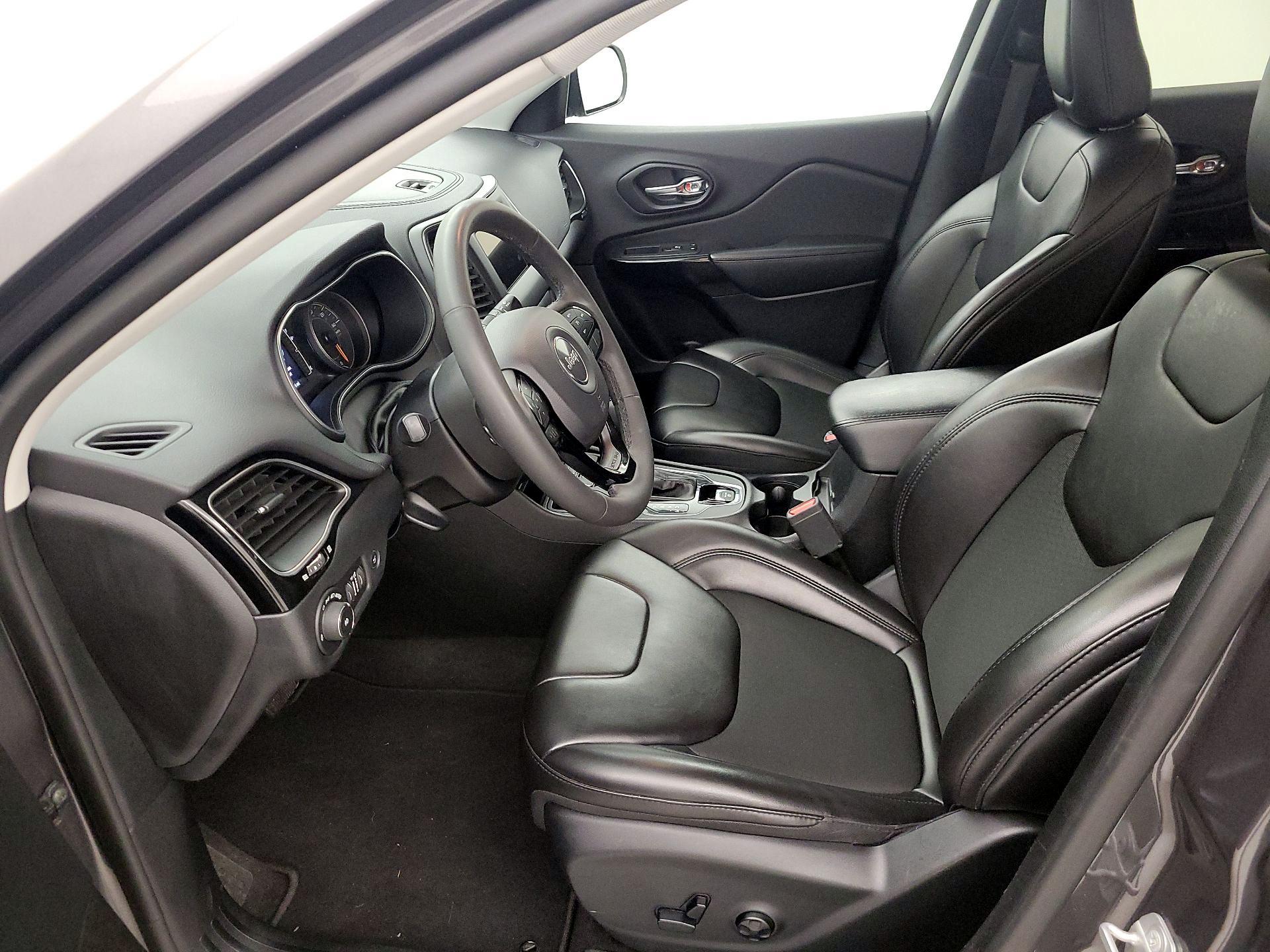 Thumbnail: 2020 Jeep Cherokee - 11
