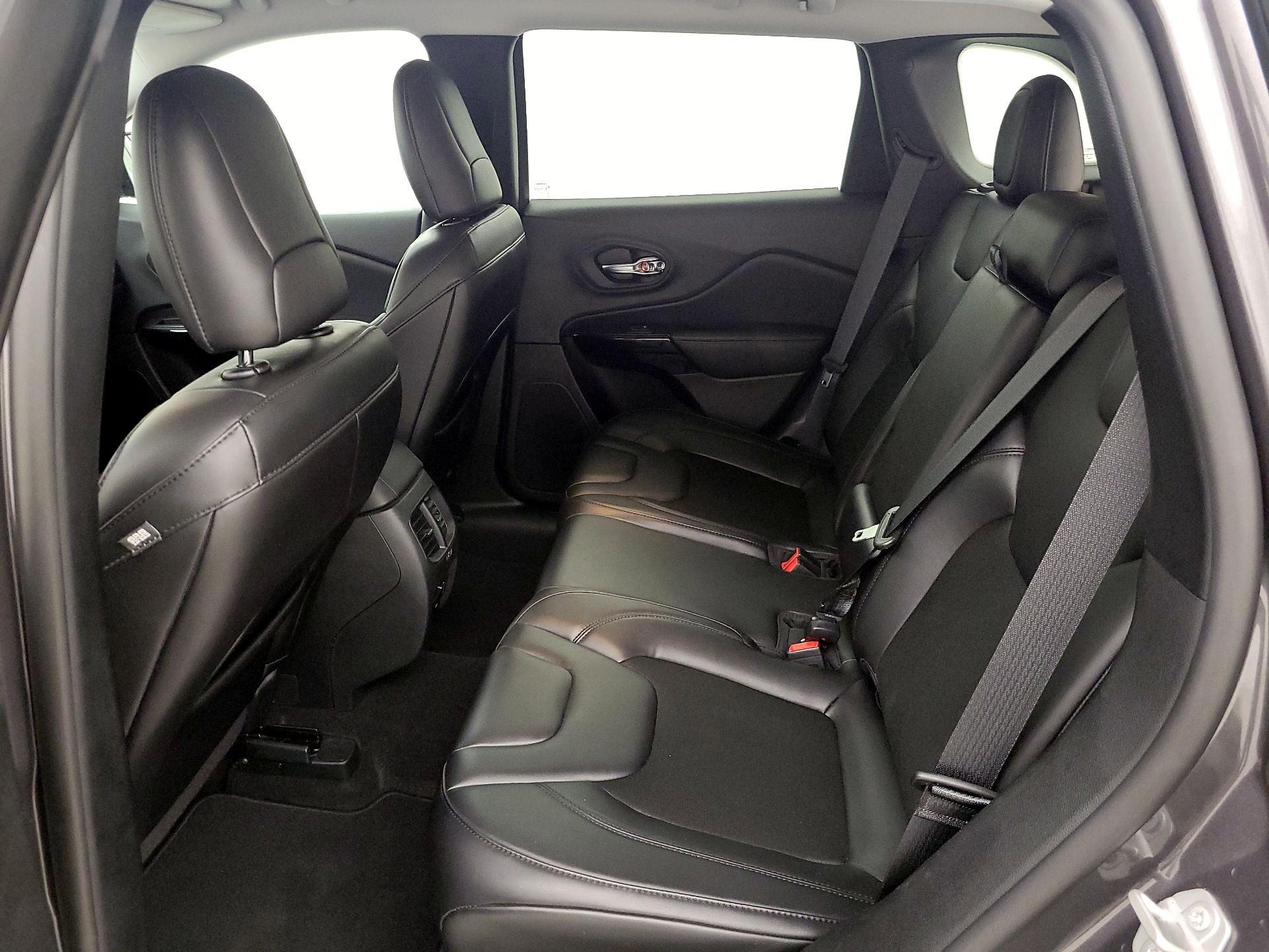 Thumbnail: 2020 Jeep Cherokee - 20