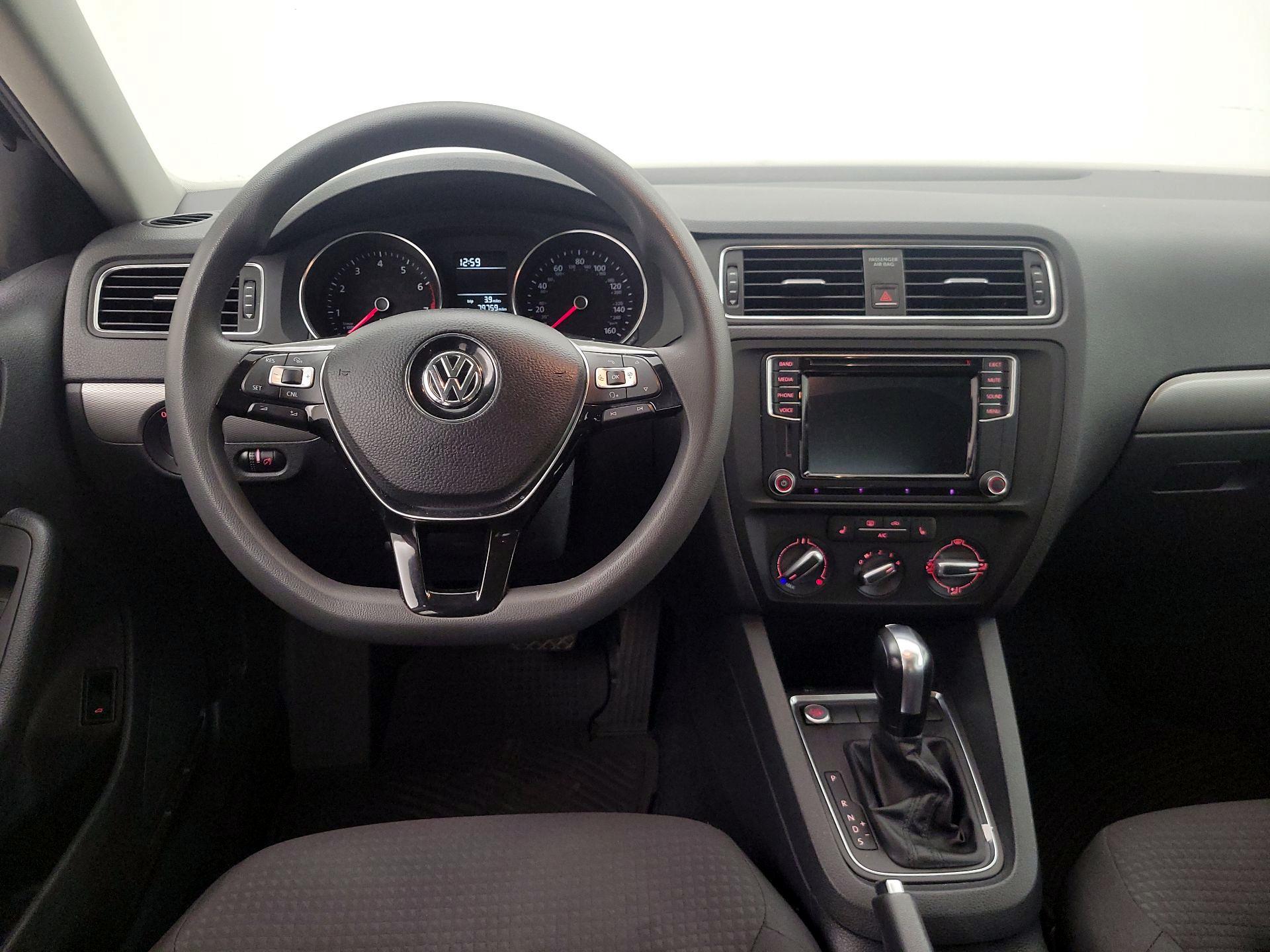 Thumbnail: 2016 Volkswagen Jetta - 10