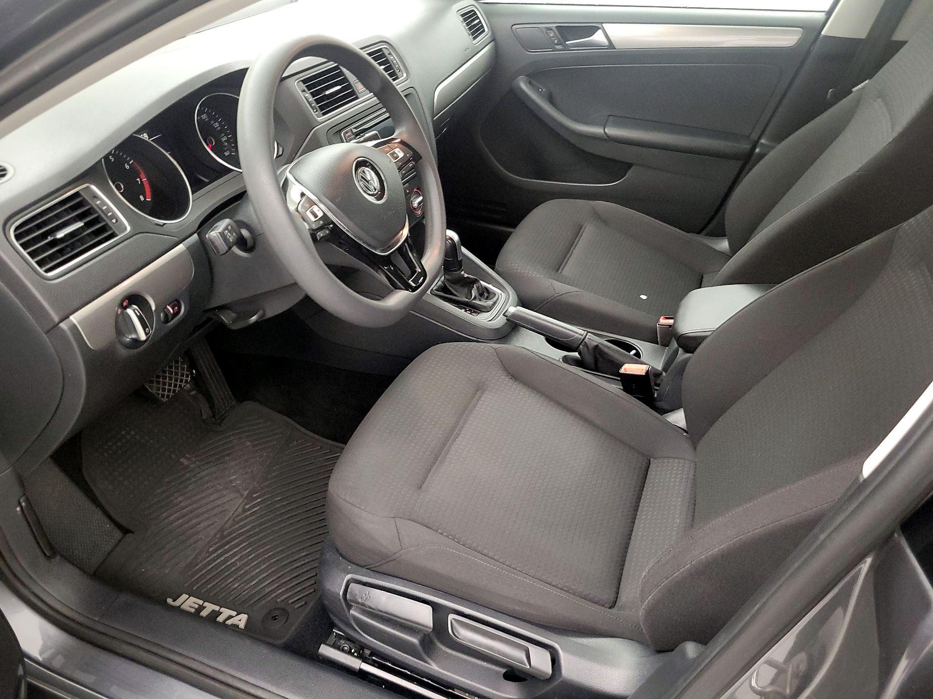 Thumbnail: 2016 Volkswagen Jetta - 11