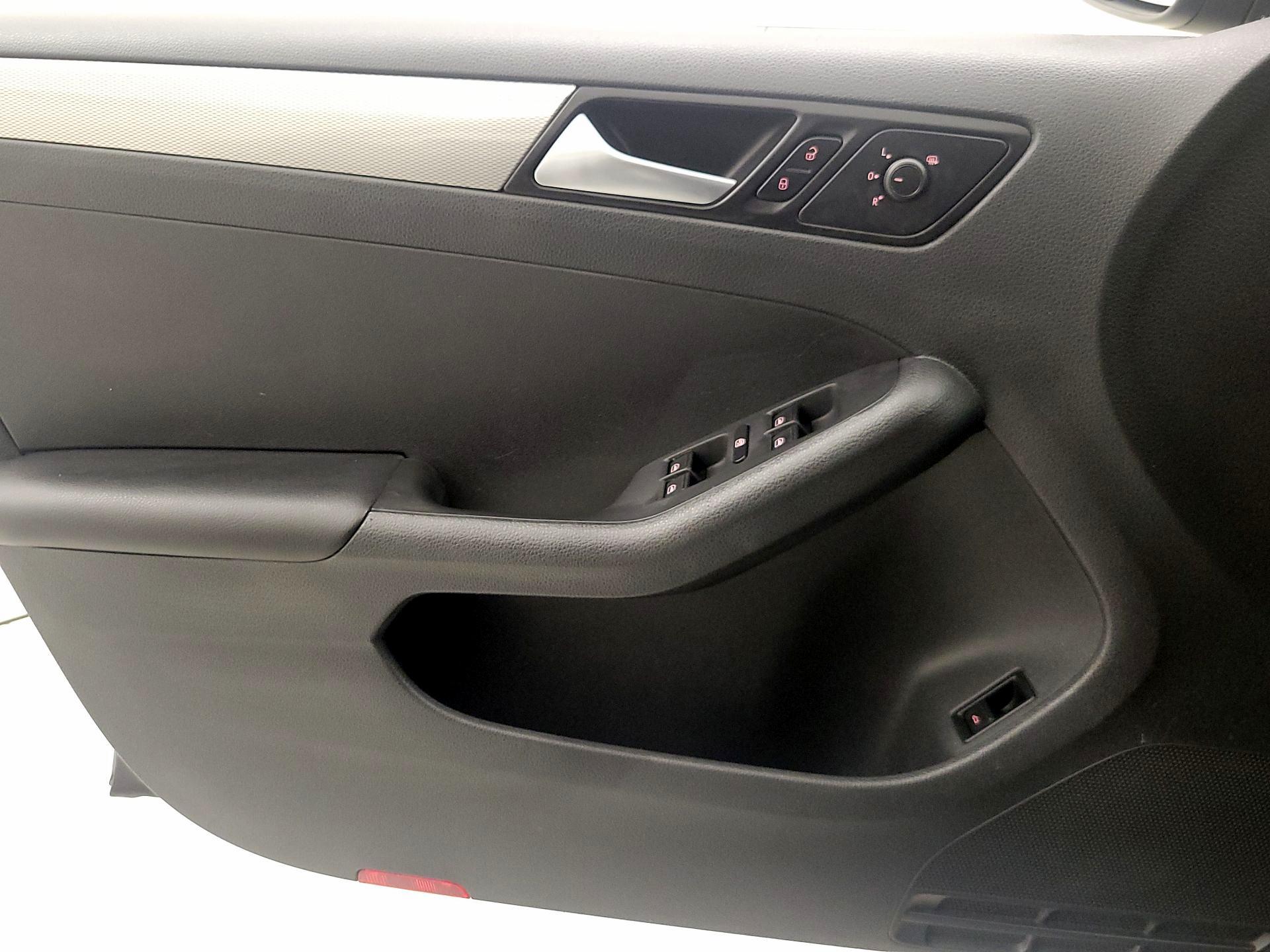 Thumbnail: 2016 Volkswagen Jetta - 12
