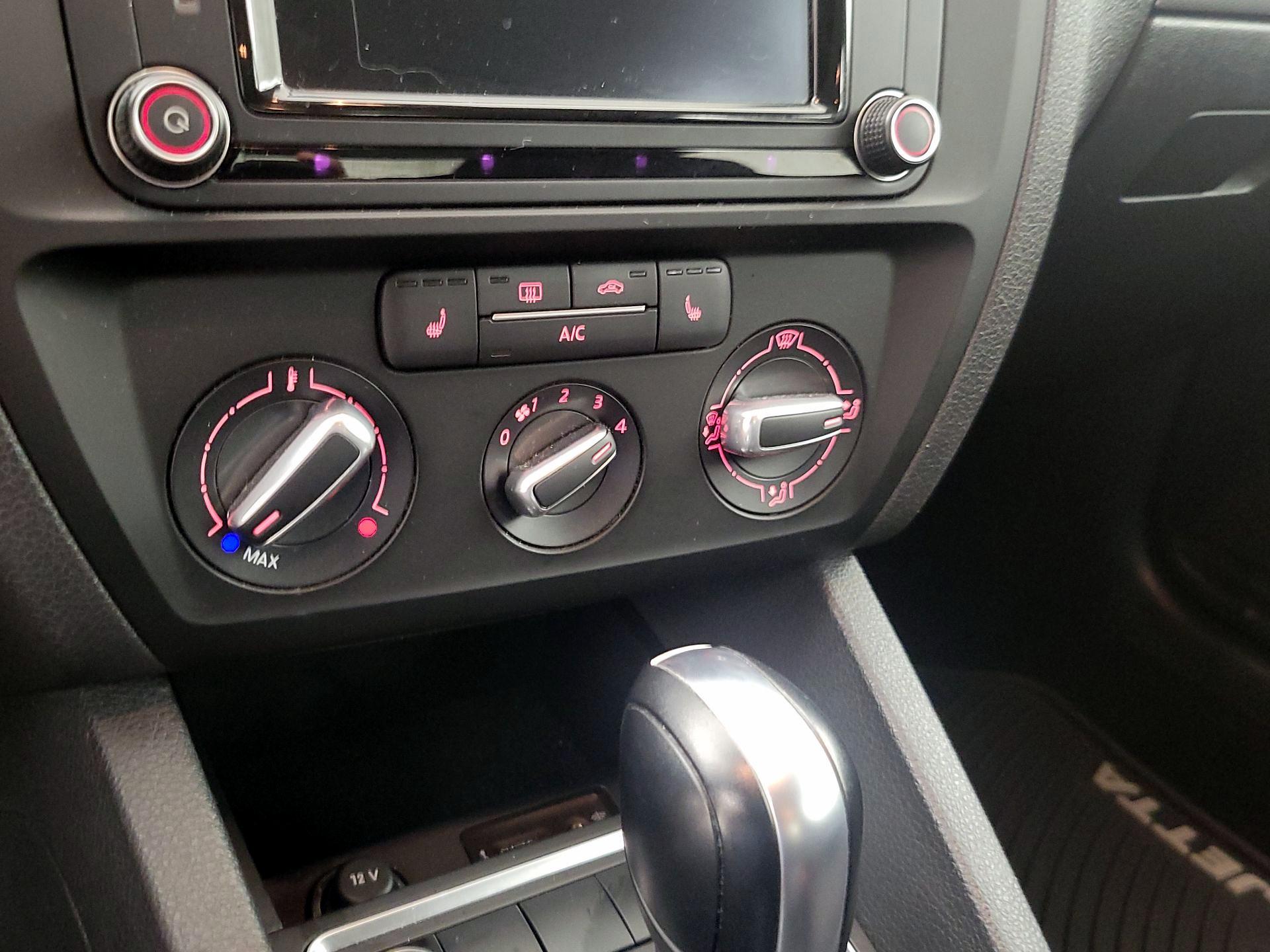 Thumbnail: 2016 Volkswagen Jetta - 16