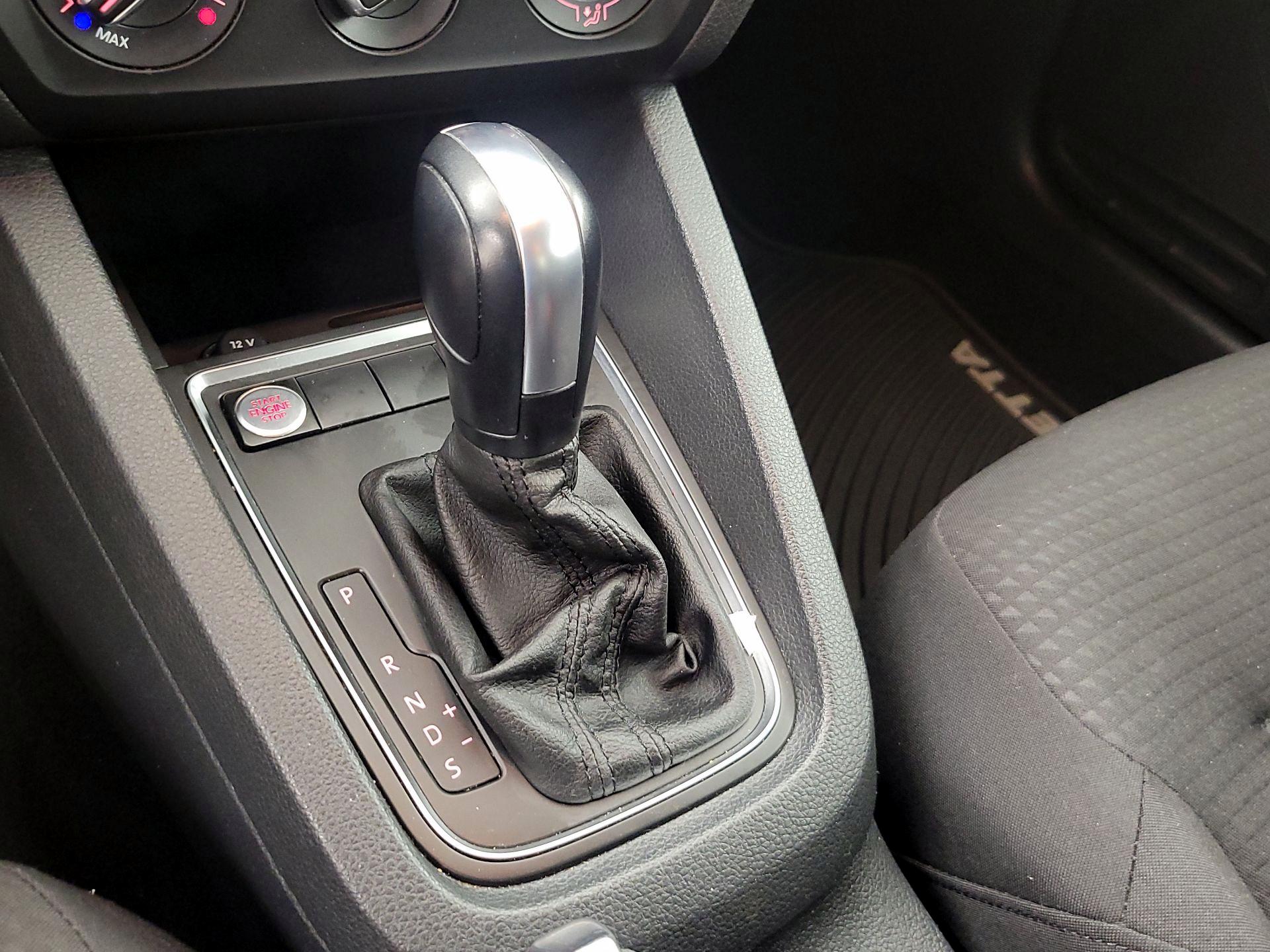 Thumbnail: 2016 Volkswagen Jetta - 17