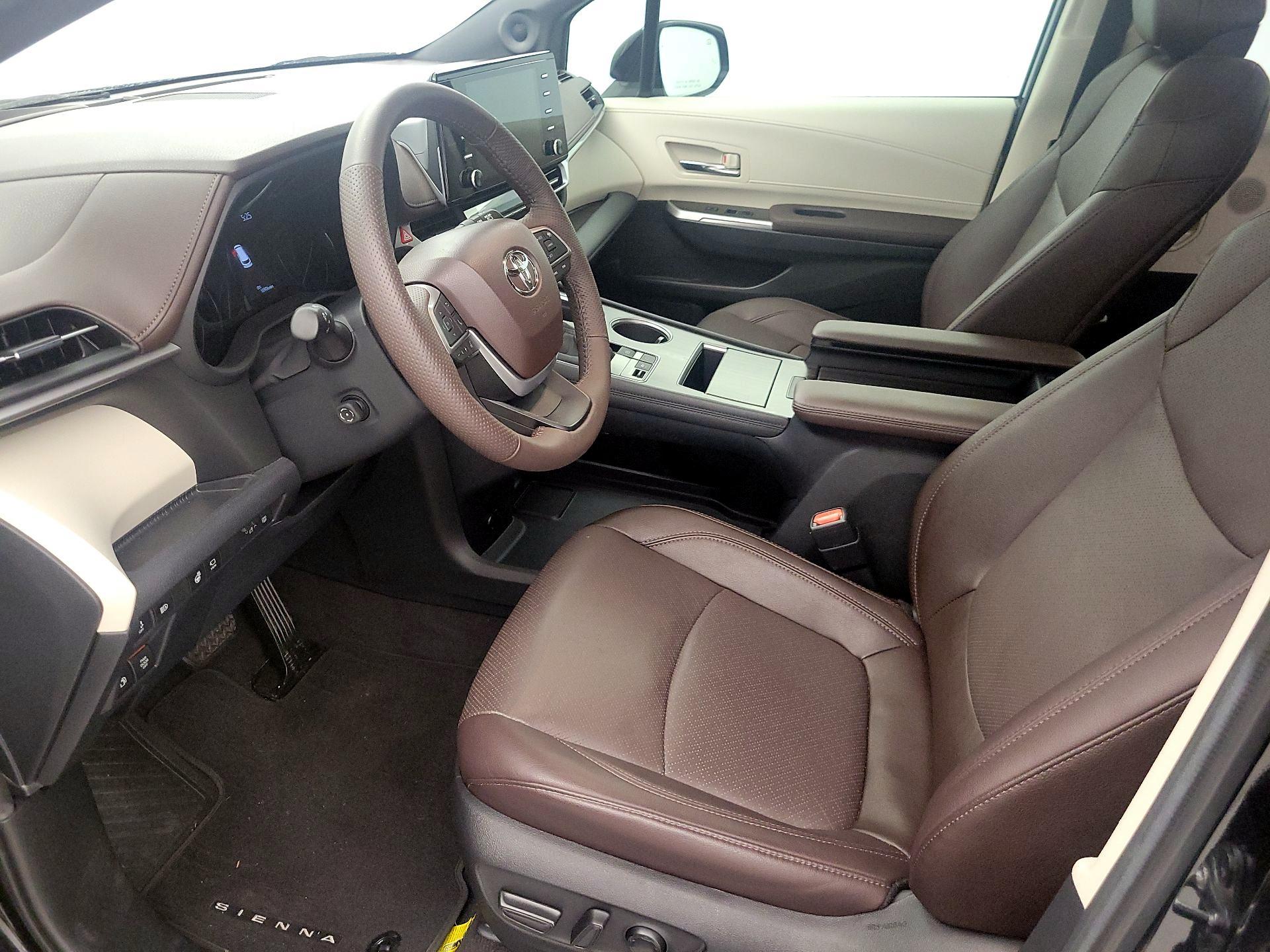 Thumbnail: 2022 Toyota Sienna - 11