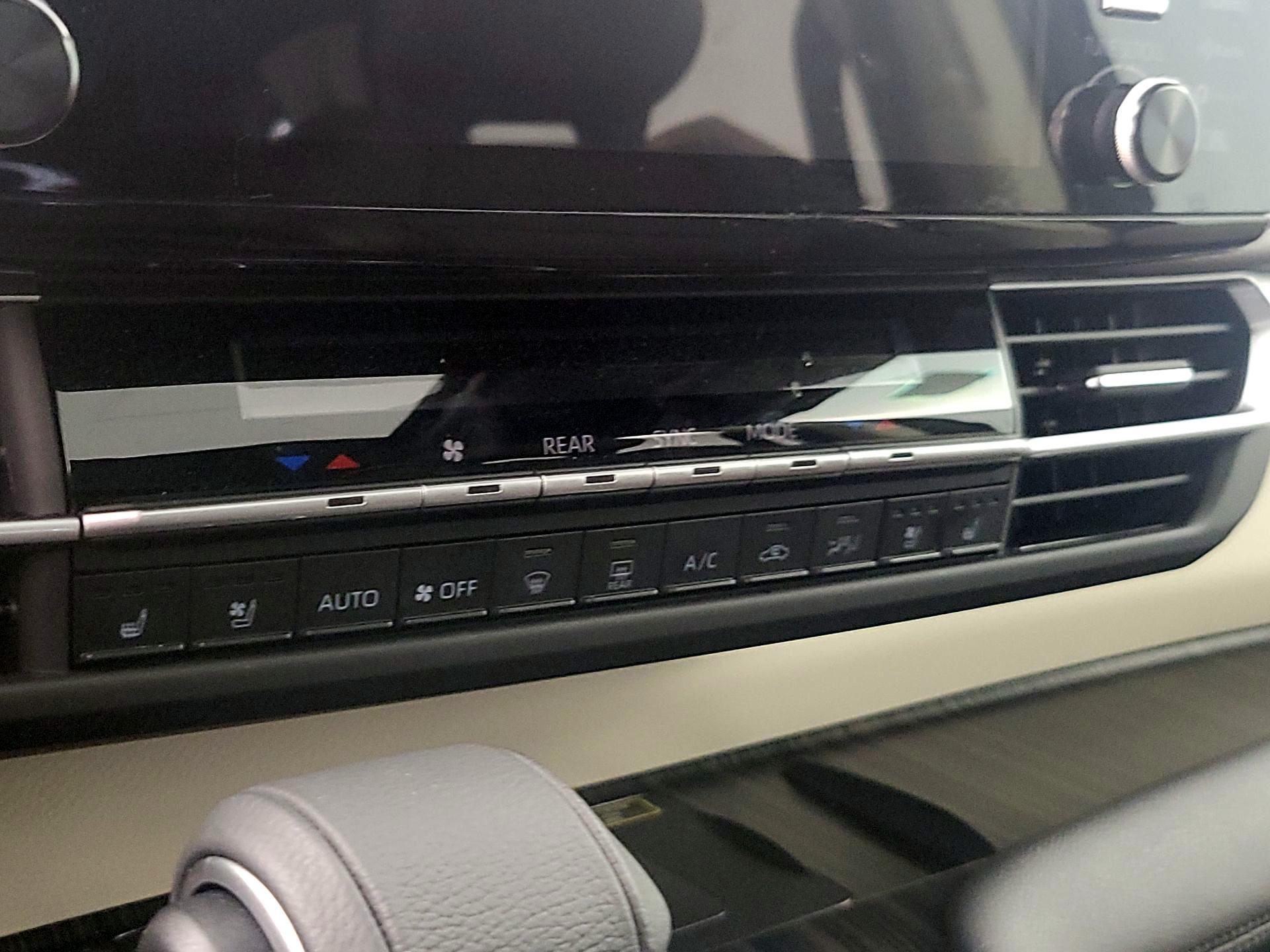 Thumbnail: 2022 Toyota Sienna - 17